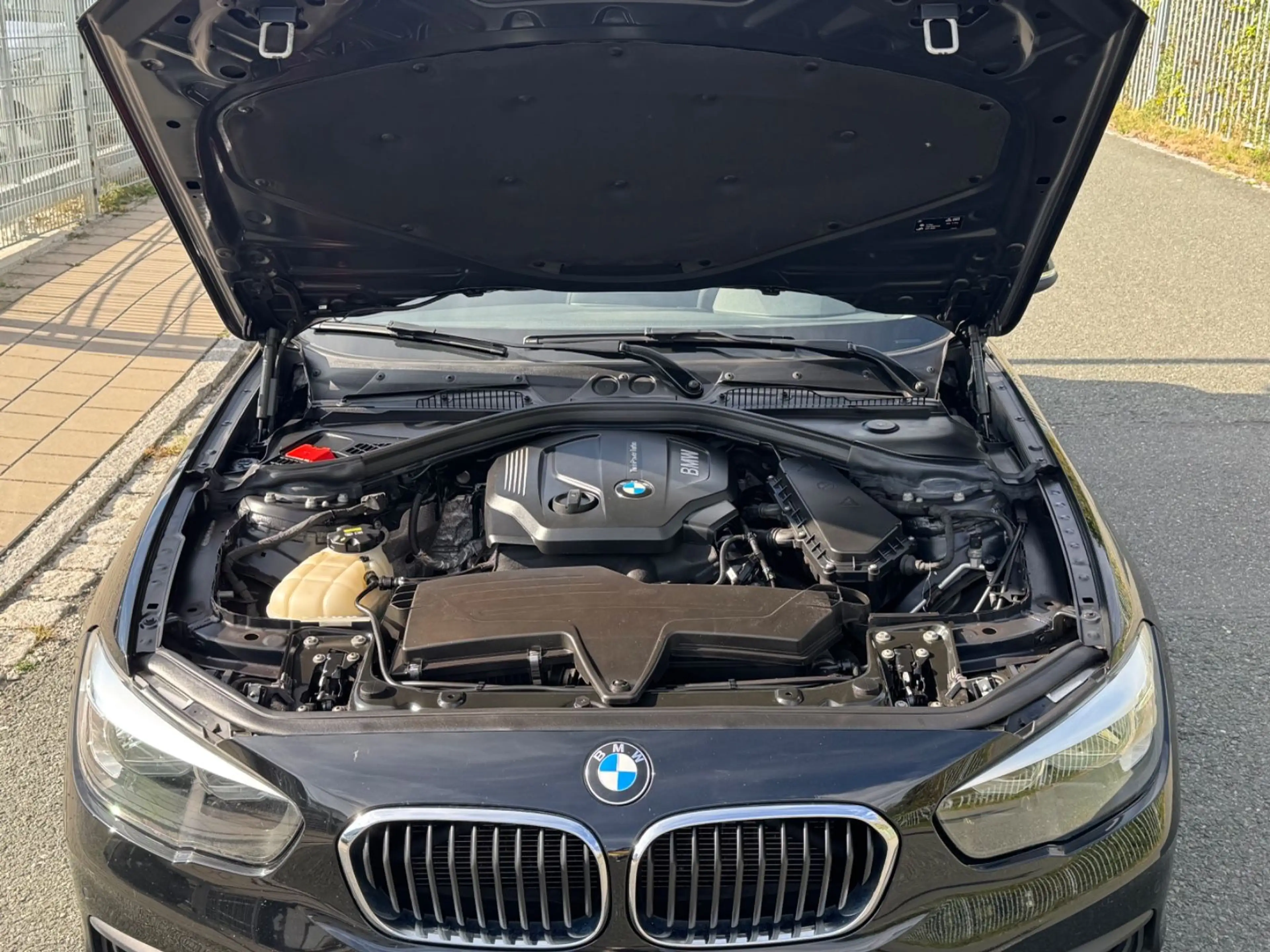 BMW 116 1 Lim. 1.5 d Automatik 85 KW Navi Klima PDC — photo 12