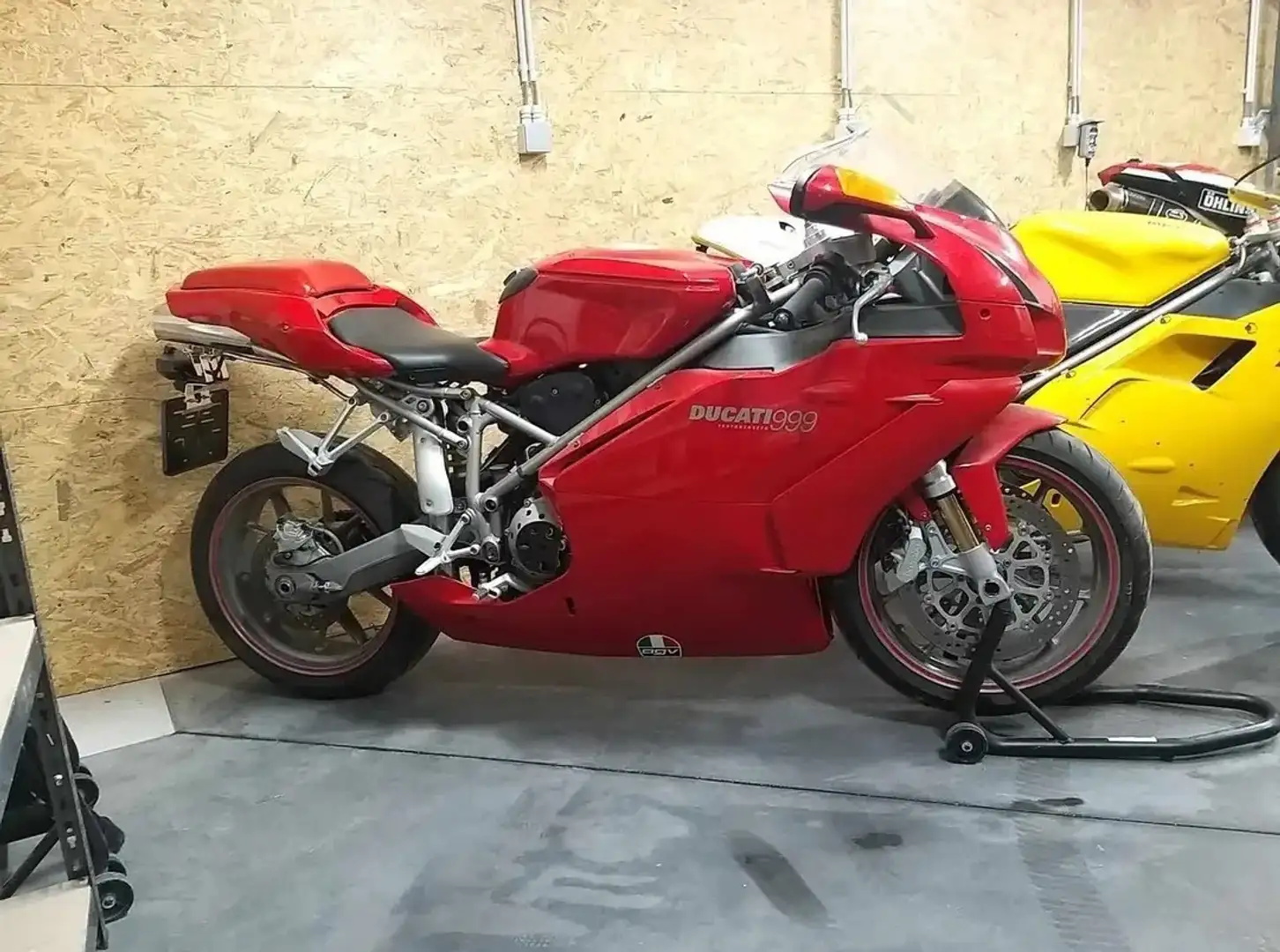 Ducati 999 Red - 1