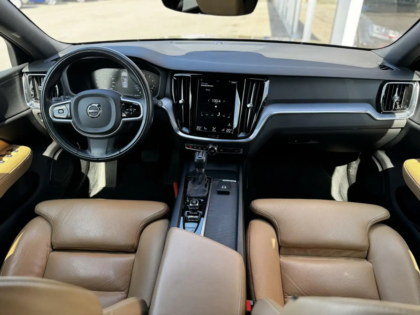 Volvo V60 2.0 T4 Momentum Pro|LED|Elec trek|Leder|191PK Gris - 2