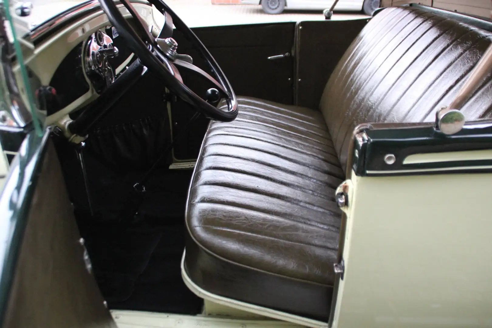 Oldtimer Ford Model A Roadster De Luxe Beige - 2