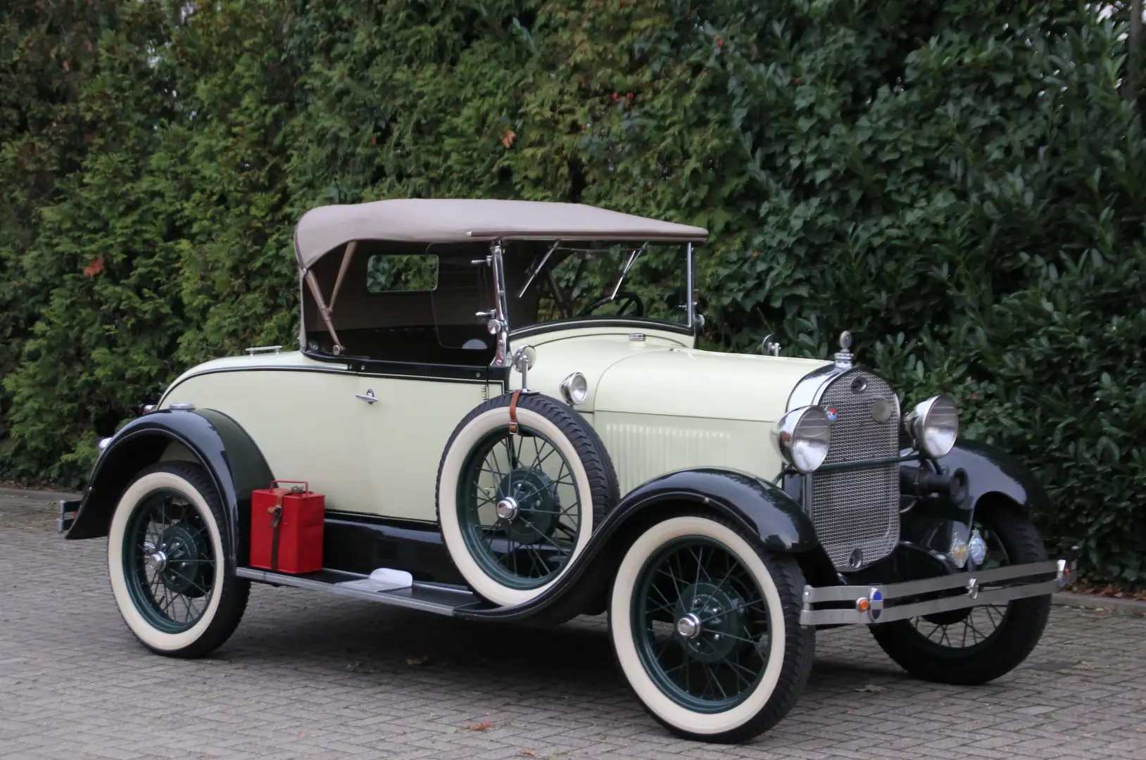 Oldtimer Ford Model A Roadster De Luxe Beige - 1