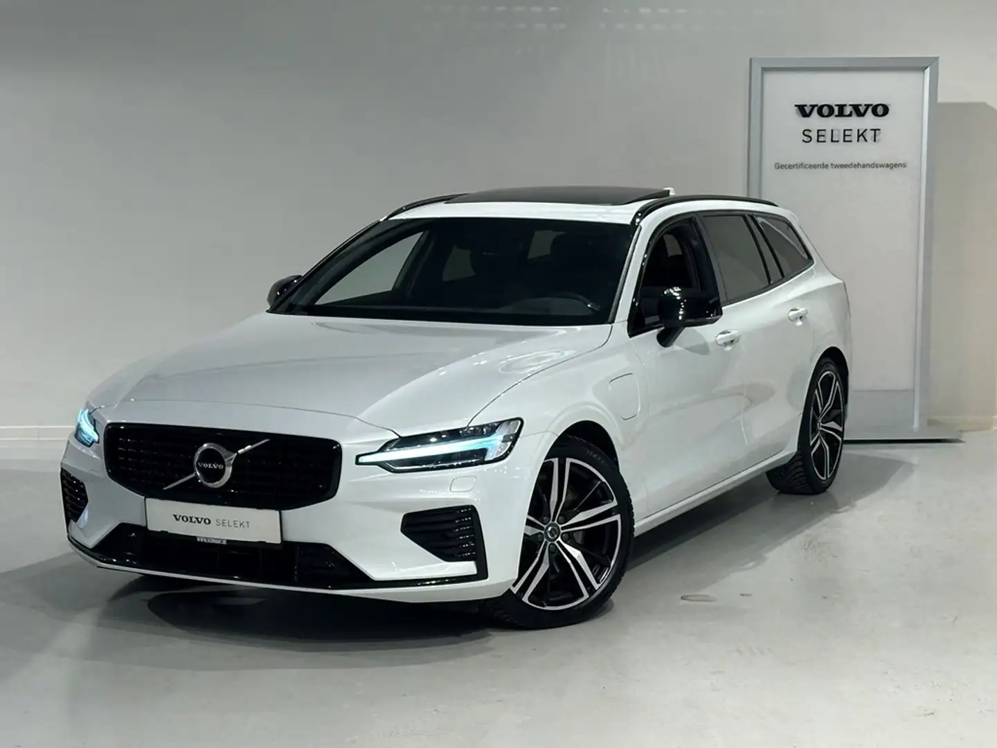 Volvo V60 T6 Recharge R Design + PANO DAK/TREKHAAK Blanc - 1