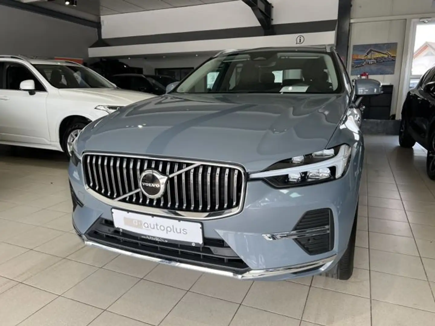 Volvo XC60 T6 Inscription Expression Recharge AWD ACC Grijs - 2