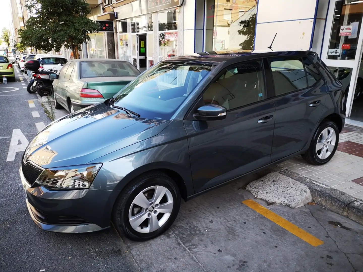 Skoda Fabia 1.0 MPI Ambition 55kW Gris - 1