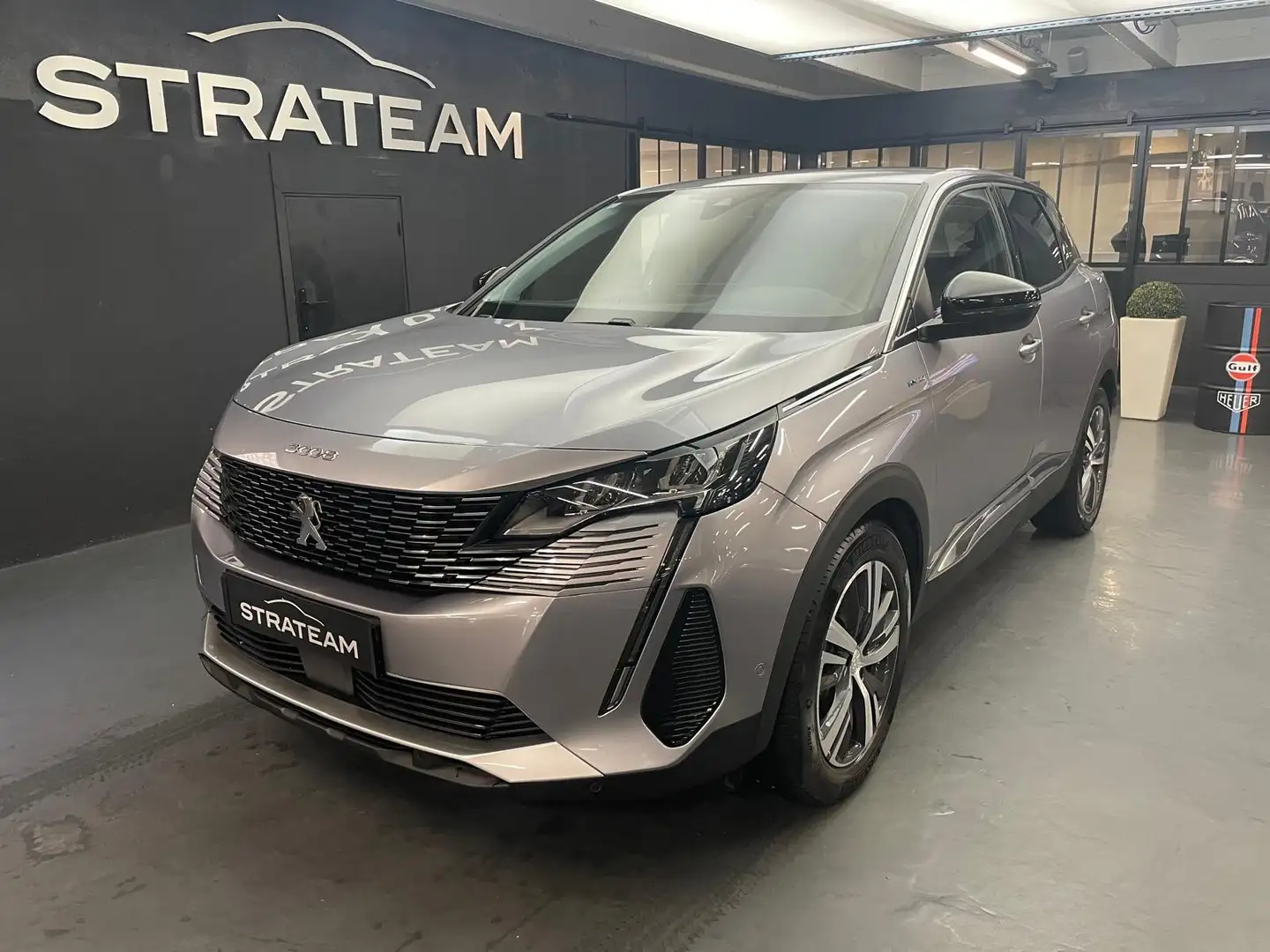 Peugeot 3008 Hybrid 225 Allure Grau - 1
