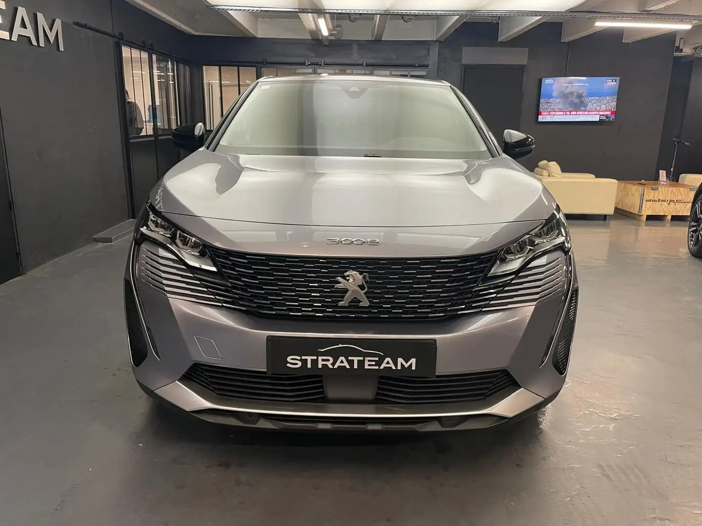 Peugeot 3008 Hybrid 225 Allure Grau - 2