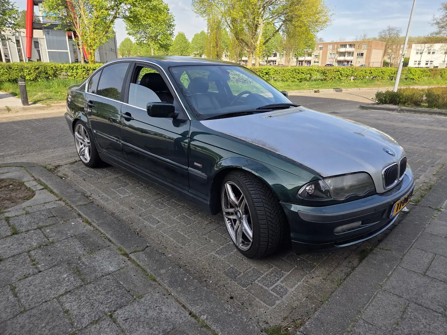 BMW 330 323i Executive Groen - 2