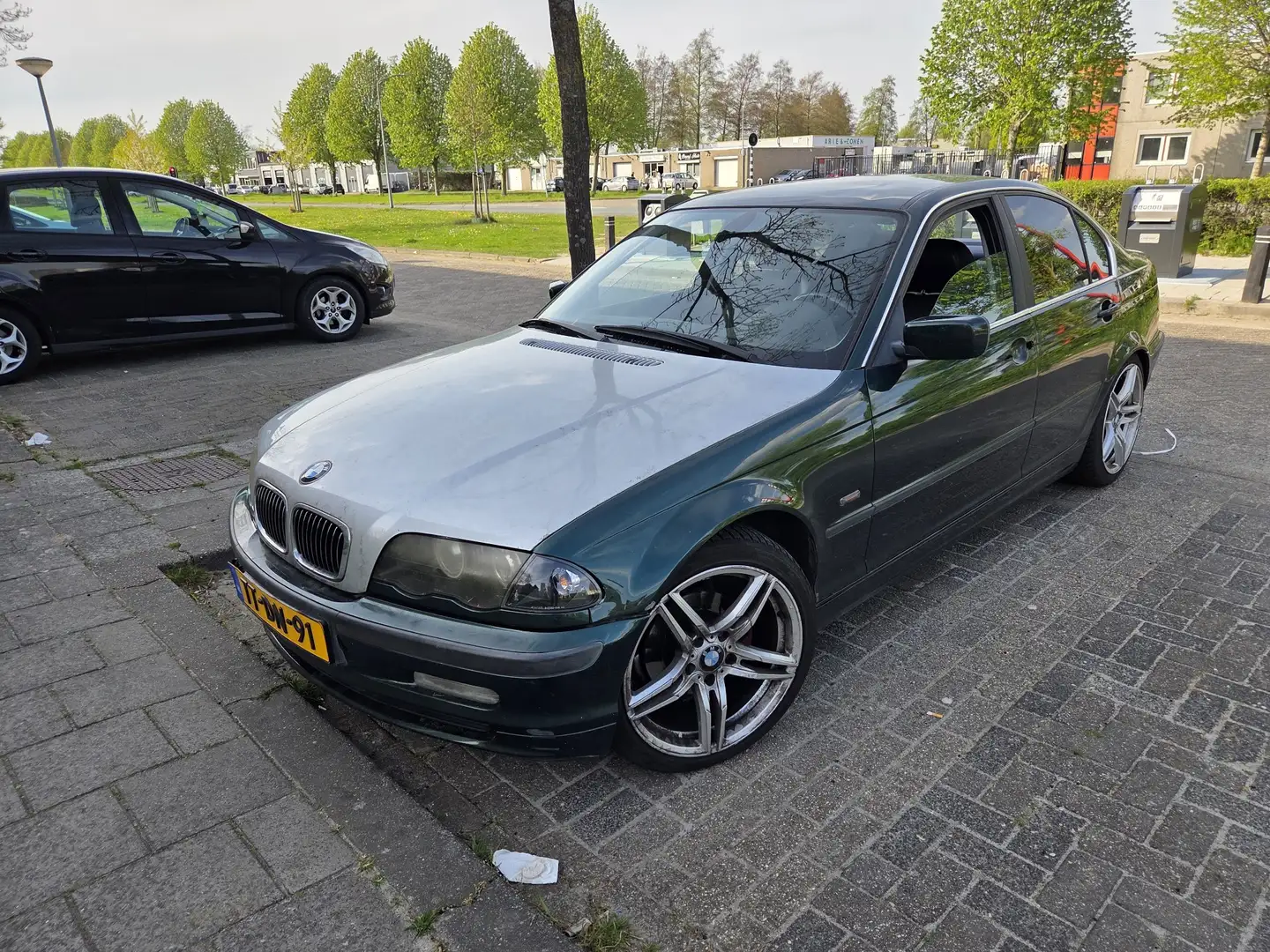 BMW 330 323i Executive Groen - 1