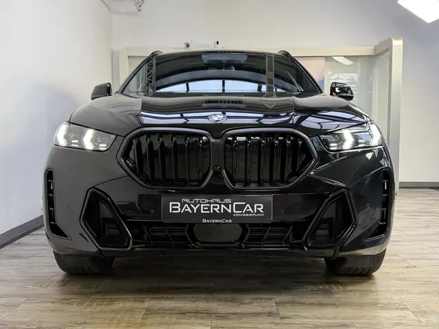BMW X6 view 2