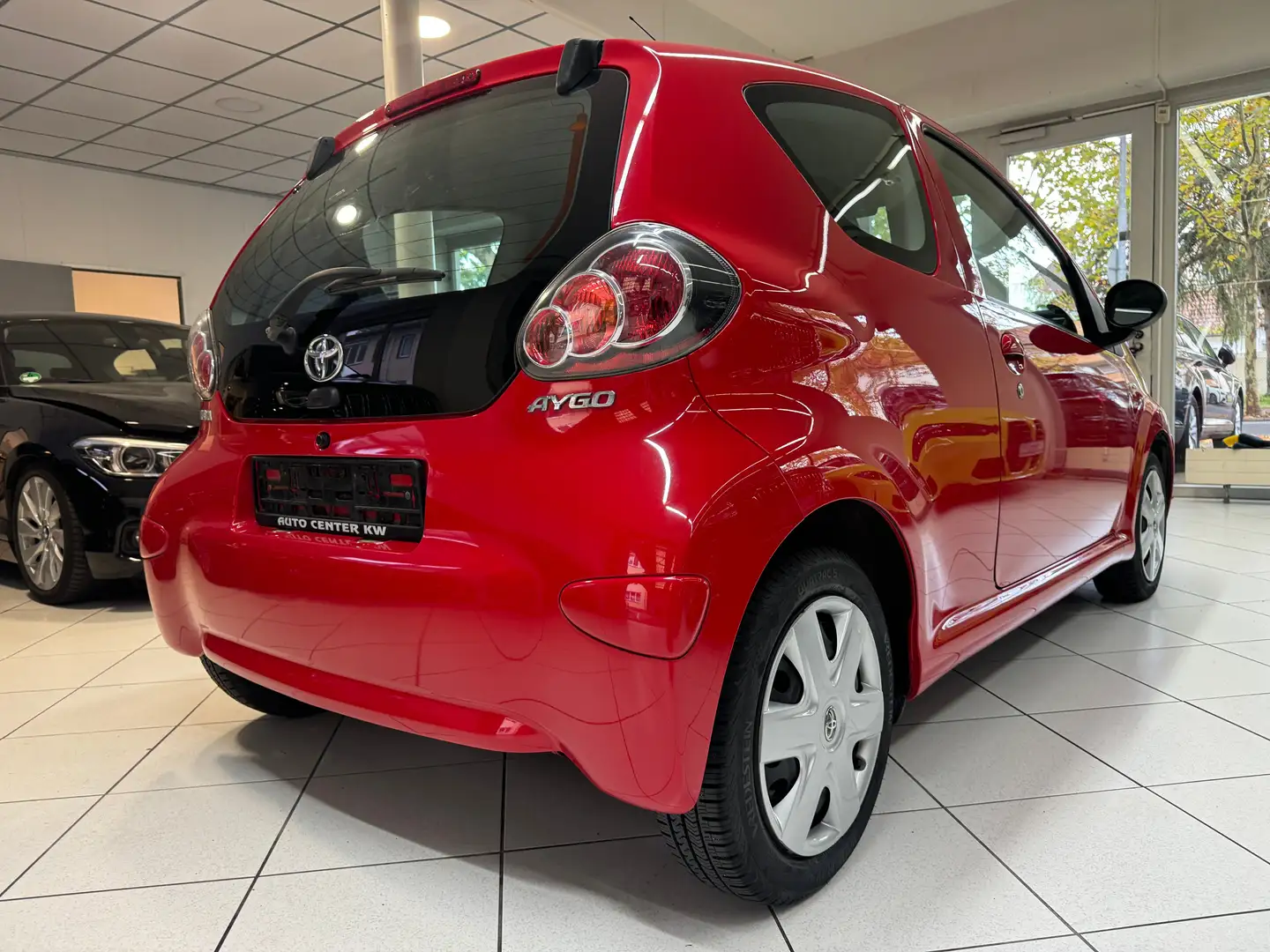 Toyota Aygo Multi Mode *Automatik* TüV 10-26 Rot - 2