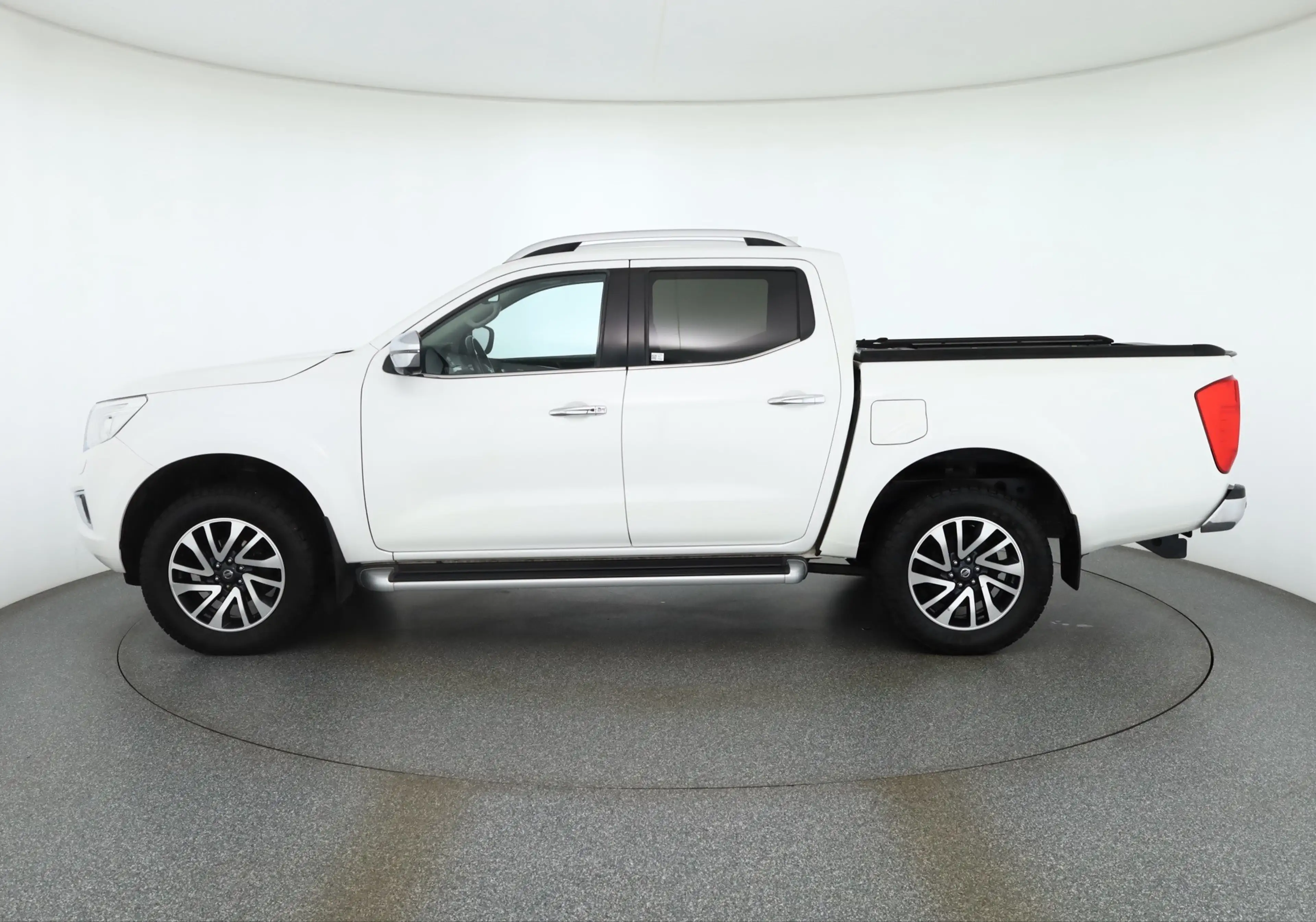 Nissan Navara 2.3 dCi 4x4 Tekna LED Navi 360° Leder AHK — photo 2
