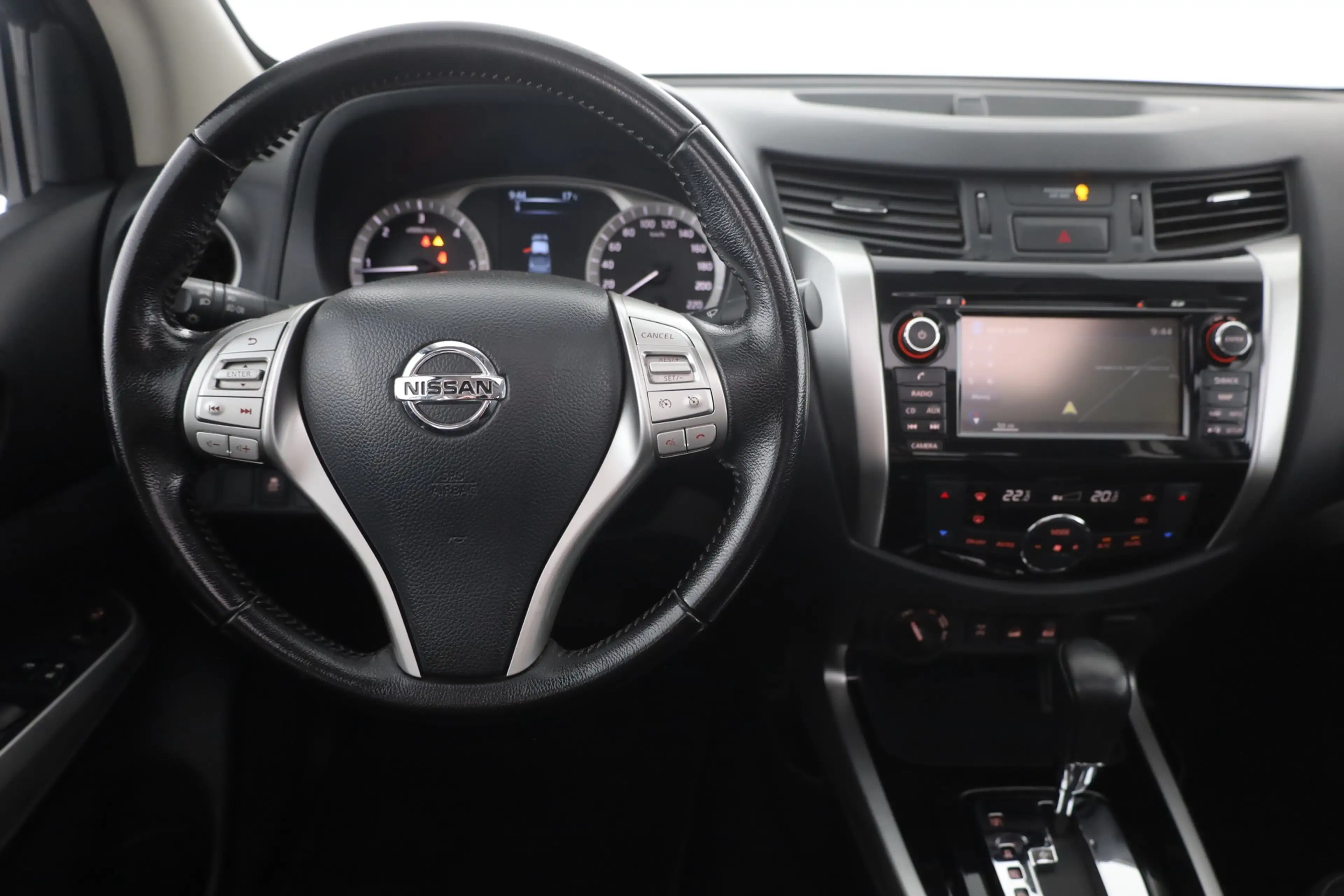 Nissan Navara 2.3 dCi 4x4 Tekna LED Navi 360° Leder AHK — photo 10