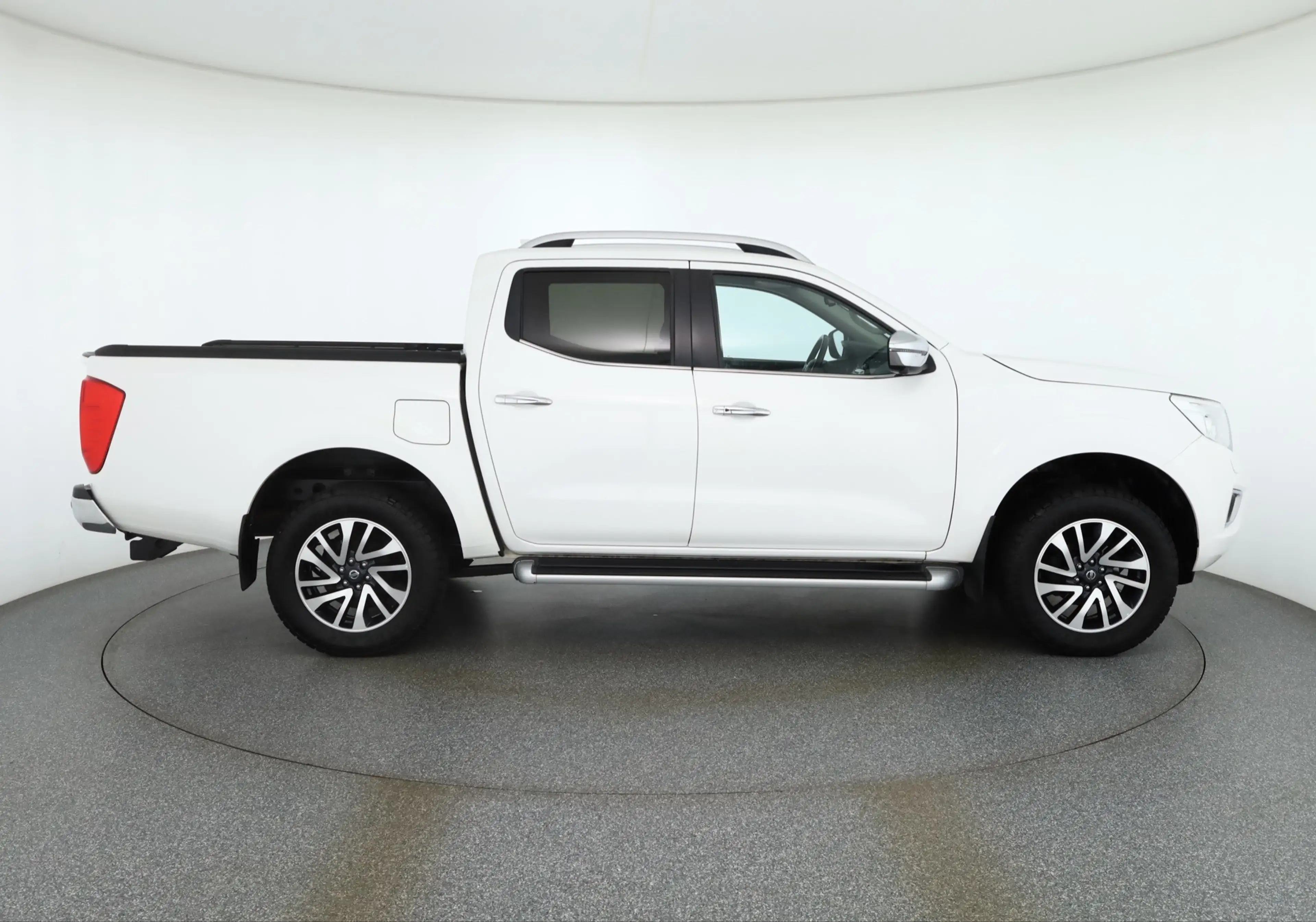 Nissan Navara 2.3 dCi 4x4 Tekna LED Navi 360° Leder AHK — photo 6