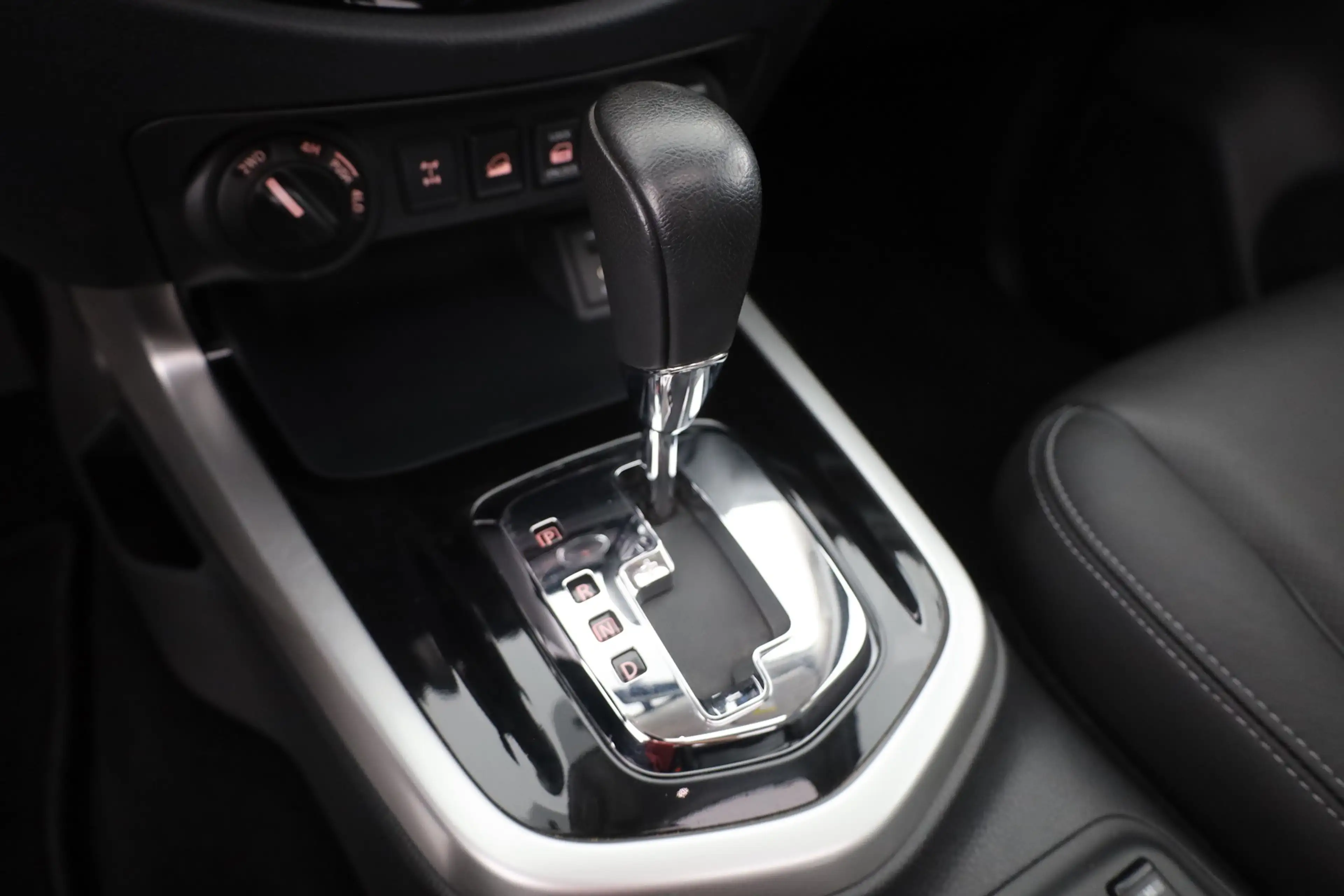 Nissan Navara 2.3 dCi 4x4 Tekna LED Navi 360° Leder AHK — photo 14