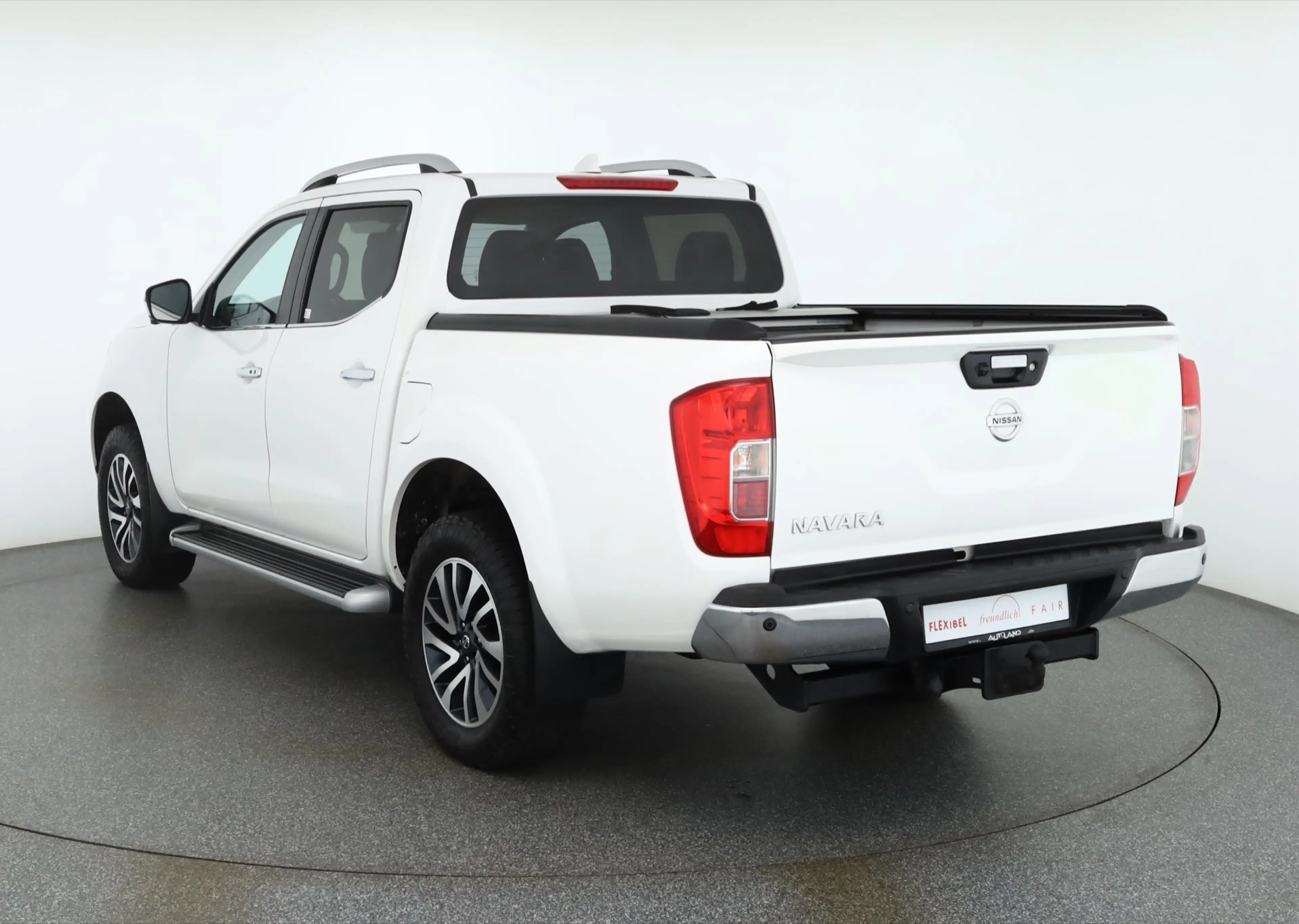 Nissan Navara 2.3 dCi 4x4 Tekna LED Navi 360° Leder AHK — photo 3