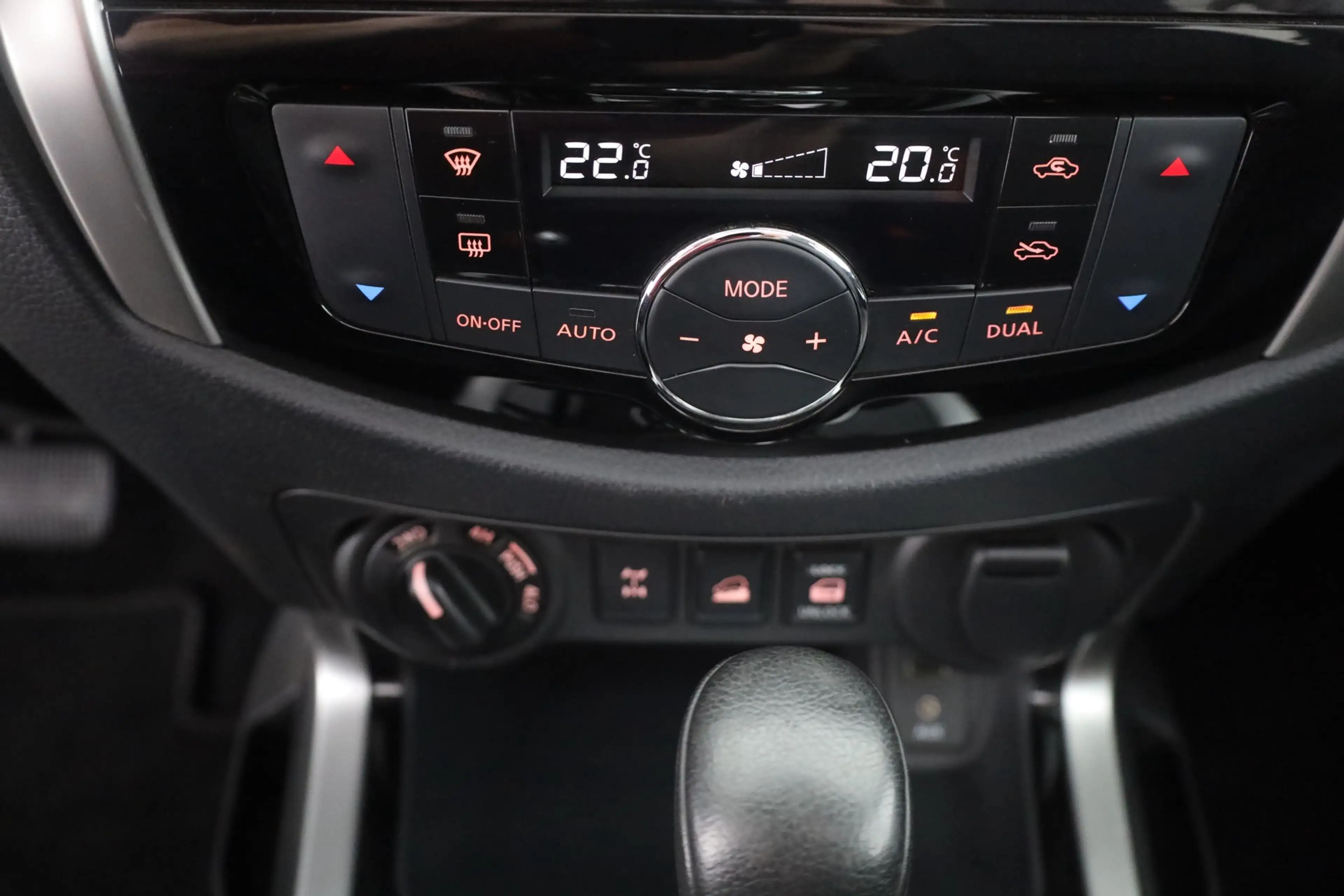 Nissan Navara 2.3 dCi 4x4 Tekna LED Navi 360° Leder AHK — photo 12