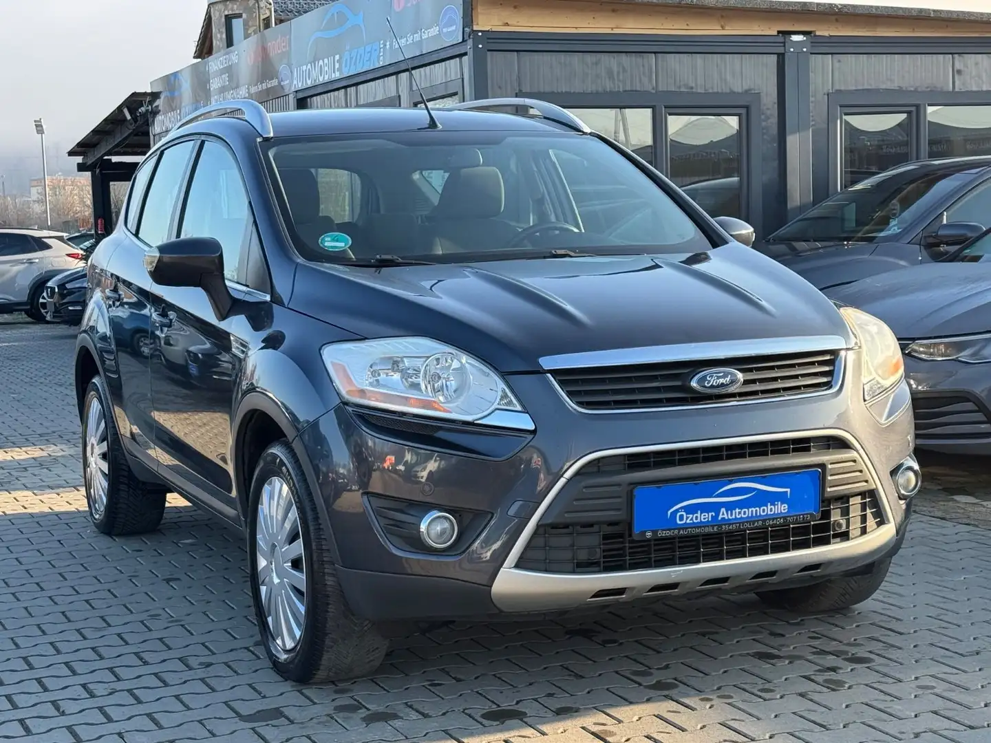 Ford Kuga 2.0 TDCi Trend+Finanzierung+ Grau - 2