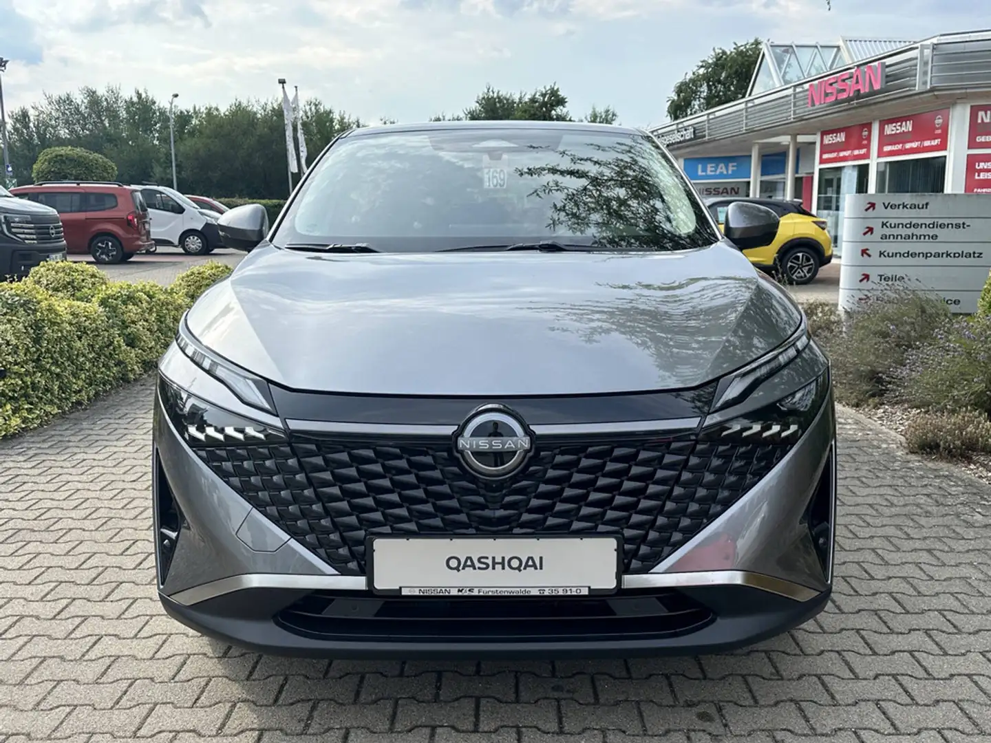 Nissan Qashqai MY24 1.3 DIG-T MHEV 140 PS MT 4x2 Acenta NC Winter Grau - 2