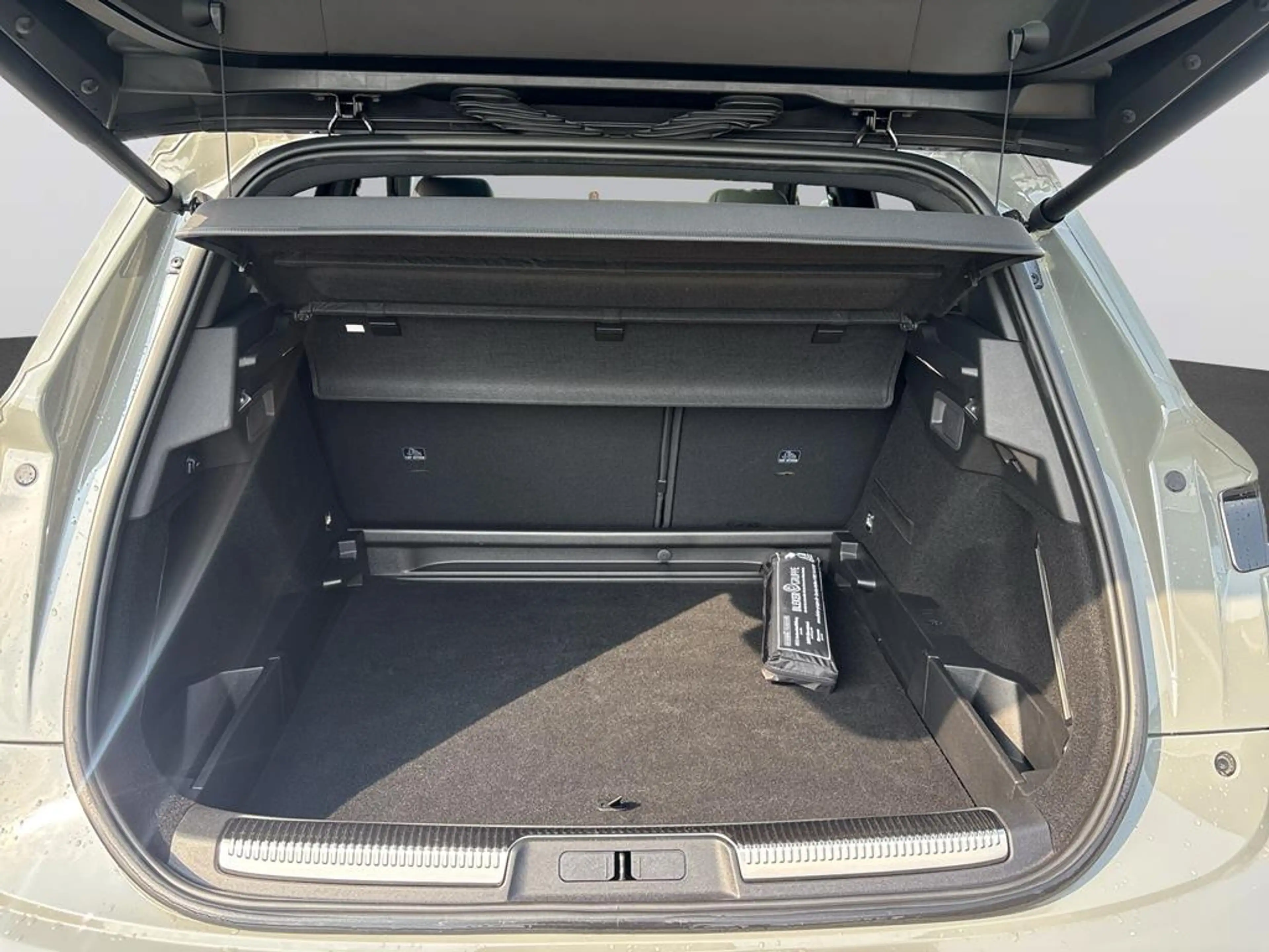 DS Automobiles DS 7 Opera Blu HDI 130 — photo 7