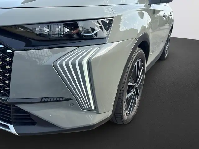 DS Automobiles DS 7 view 9