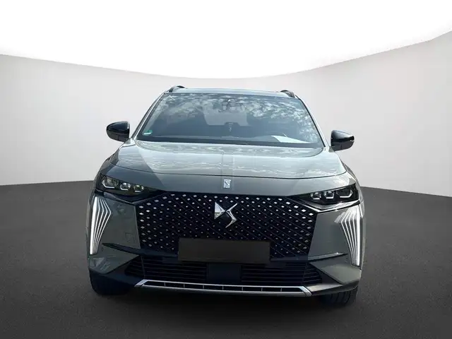 DS Automobiles DS 7 view 2