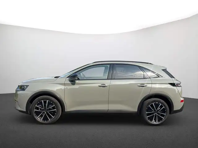 DS Automobiles DS 7 view 4