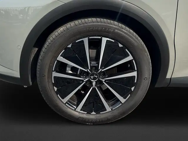 DS Automobiles DS 7 view 8