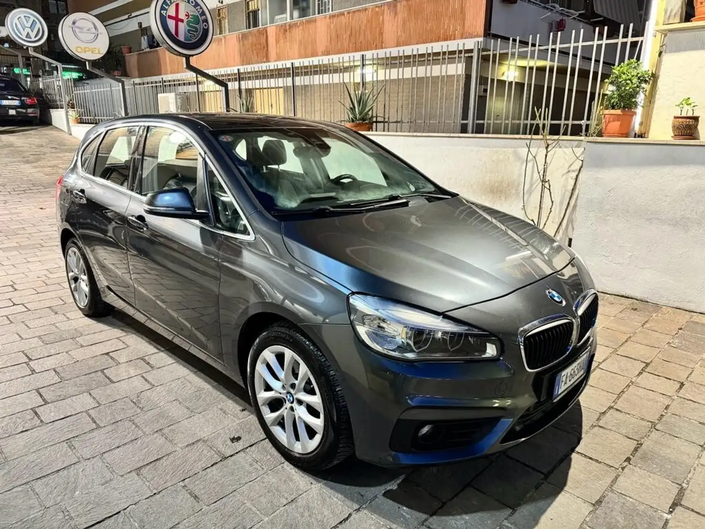 BMW 214 BMW 216d F45 Active Tourer Luxury Grau - 1