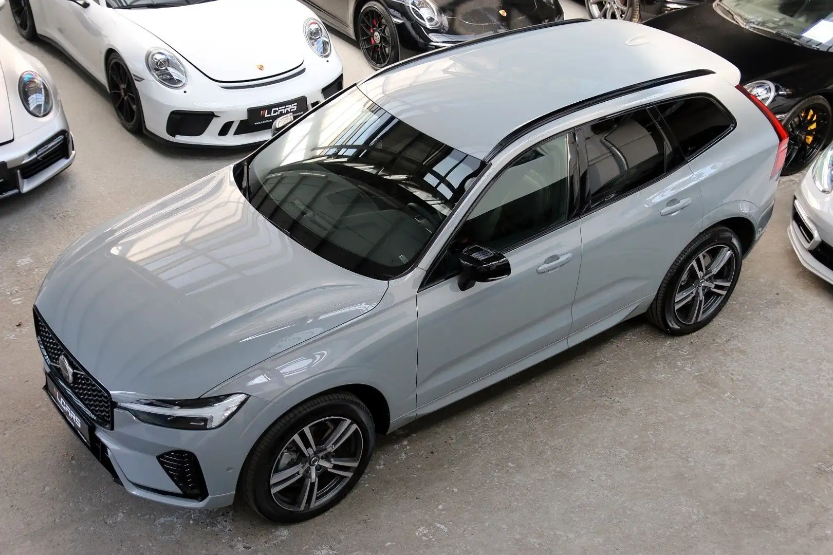 Volvo XC60 Plus Dark AWD SportSitze 360°Kamera DAB 20" Grau - 1