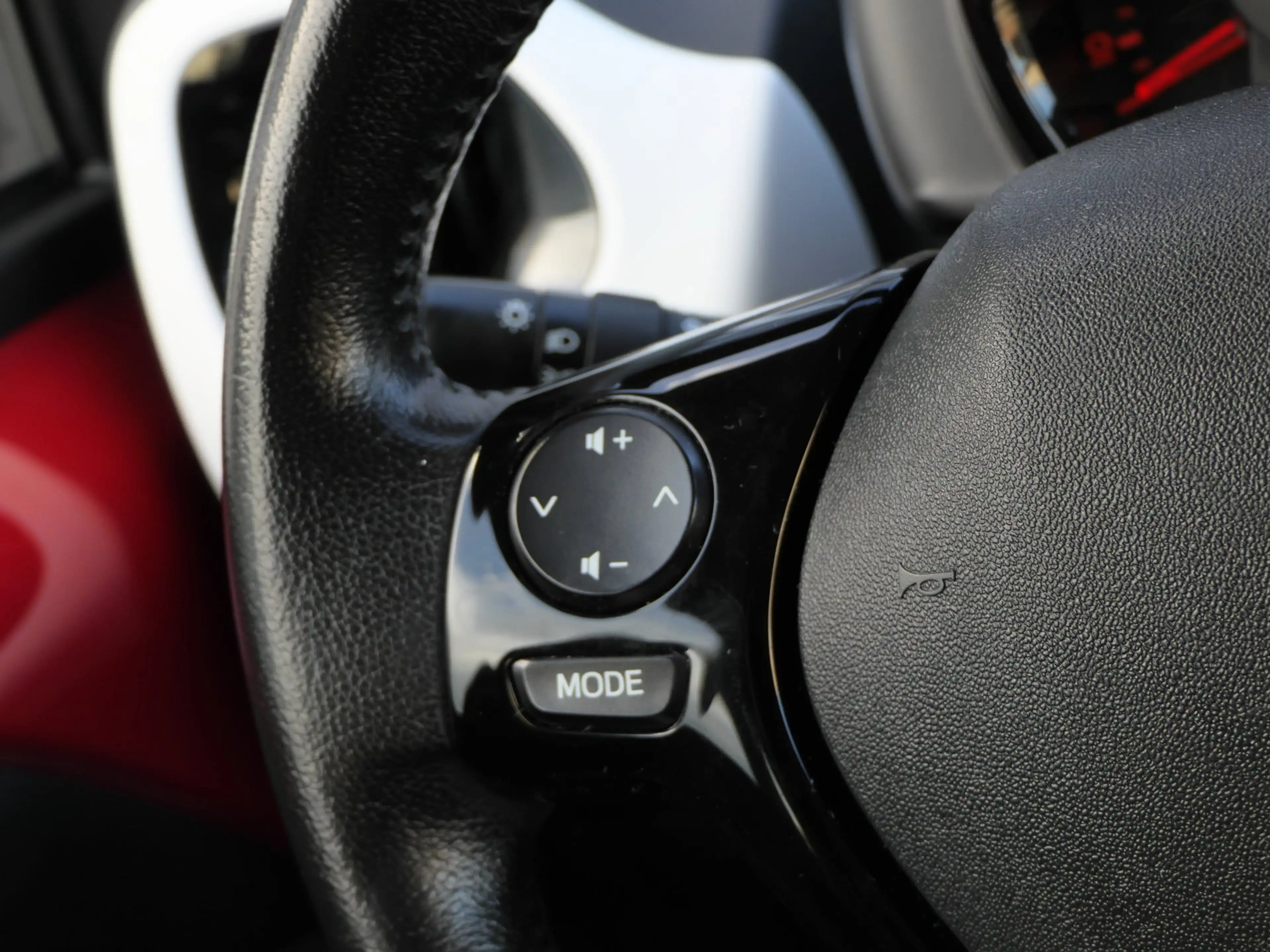 Peugeot 108 1.2 Allure 82PK! 5-Deurs | LM Velgen | Bluetooth | — photo 13