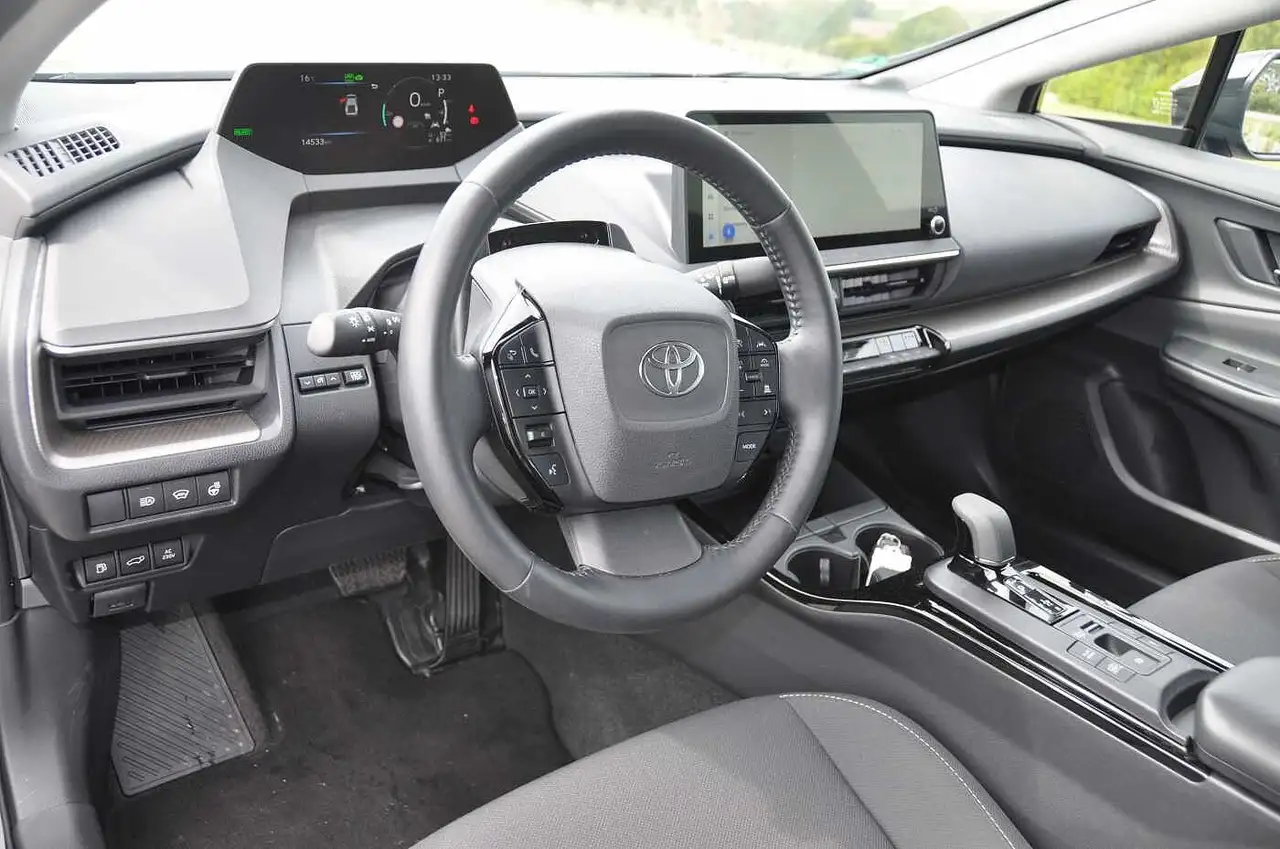 Toyota Prius Plug-In Hybrid Executive, миниатюра 7
