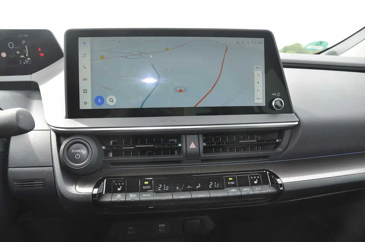 Toyota Prius Plug-In Hybrid Executive, миниатюра 11