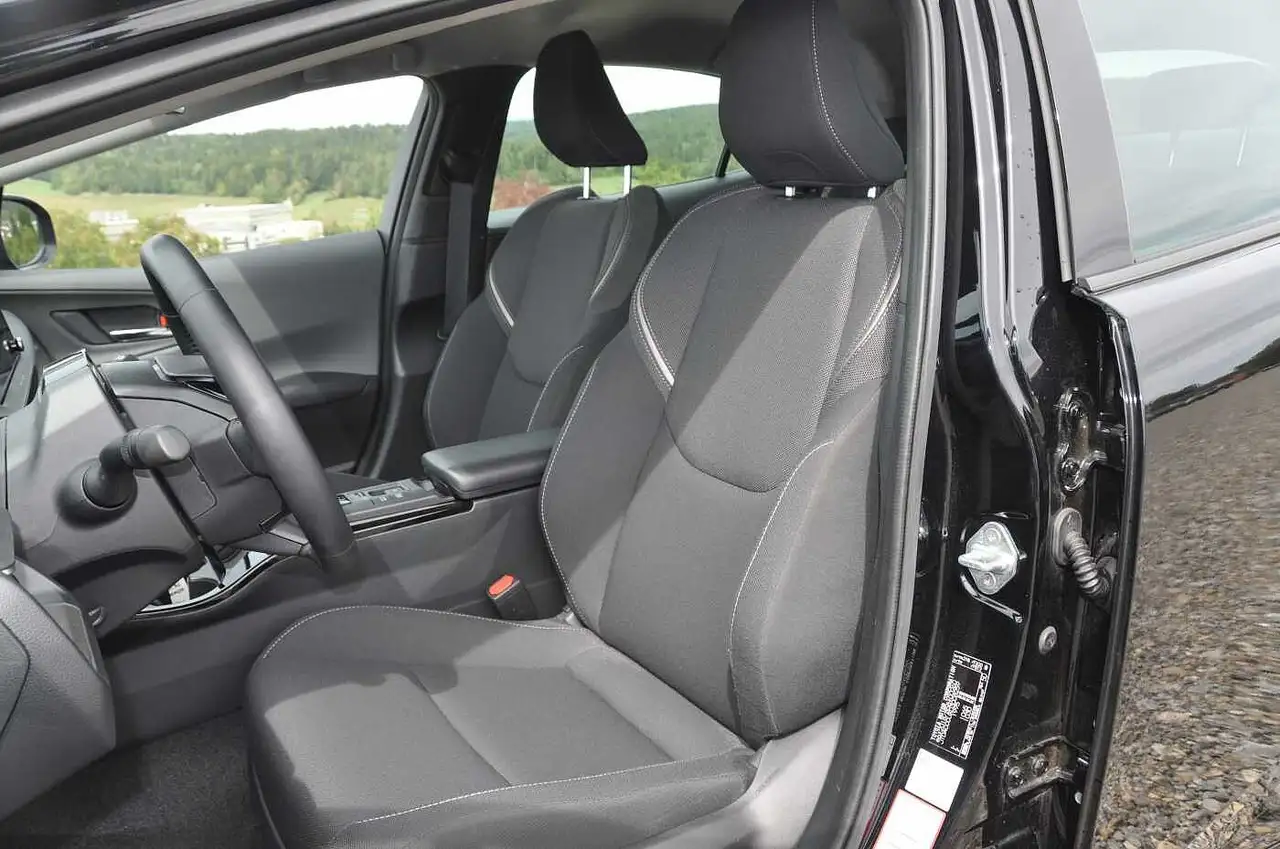 Toyota Prius Plug-In Hybrid Executive, миниатюра 10
