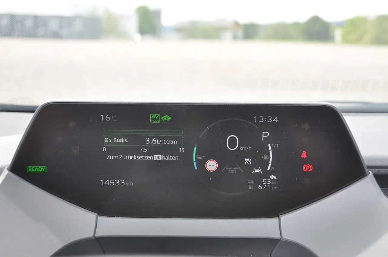 Toyota Prius Plug-In Hybrid Executive, миниатюра 8