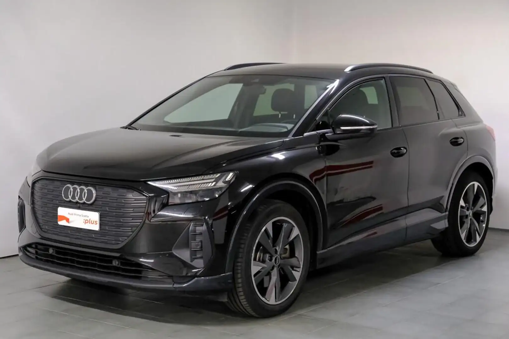 Audi Q4 e-tron 40 Business Advanced Schwarz - 1
