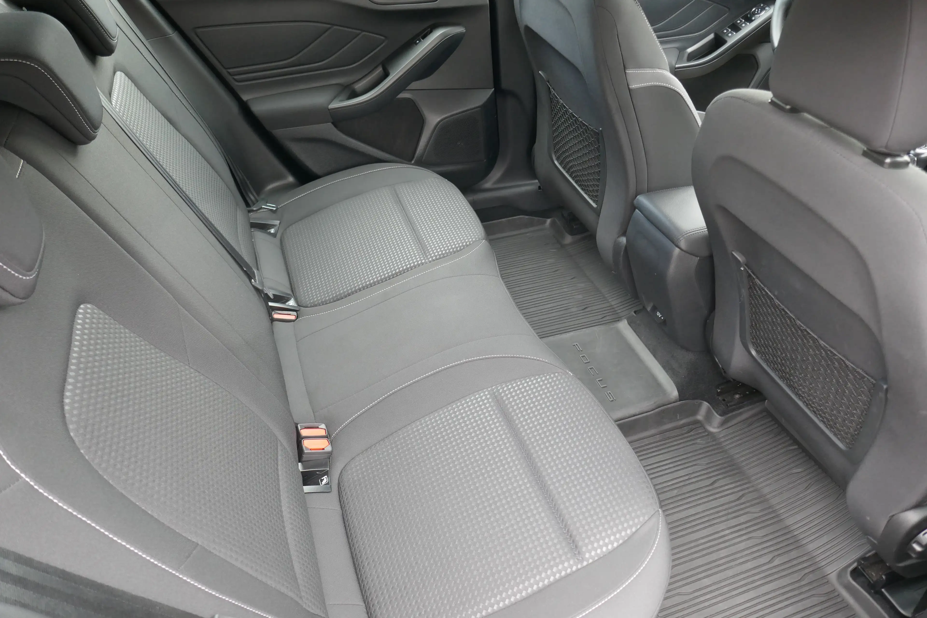 Ford Focus Cool&Connect — photo 11