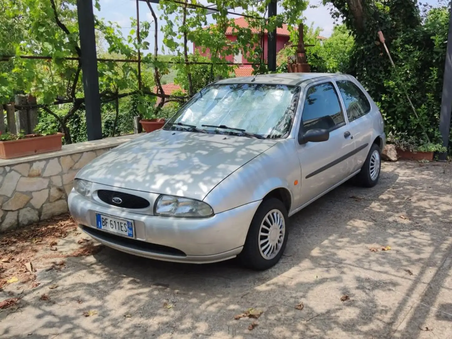 Ford Fiesta Fiesta 3p 1.3 8v Studio Gris - 1