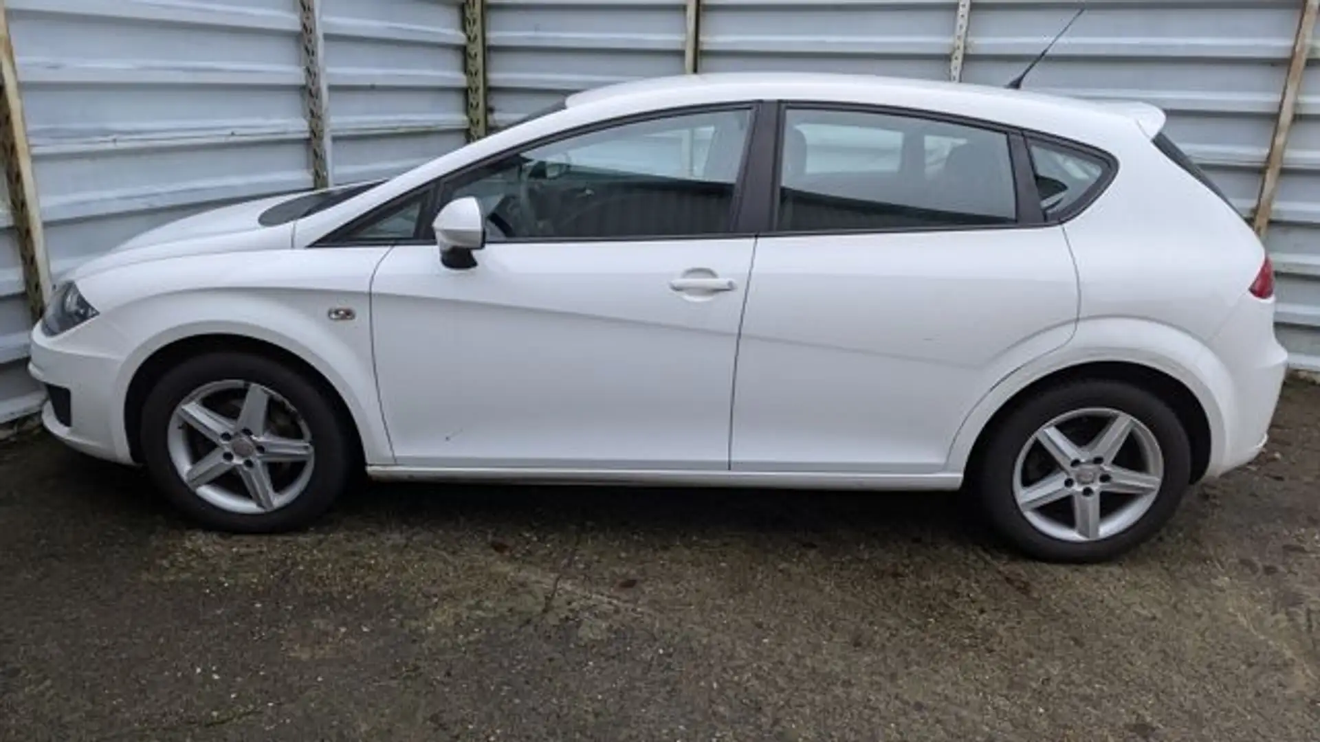 SEAT Leon 1.6 Reference*1 Hand*Alufelgen*Klima* Weiß - 2