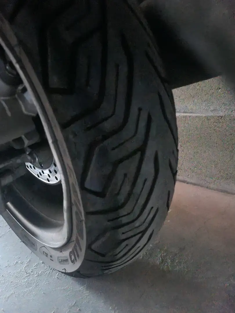 Suzuki Burgman 400 Серебристый - 1