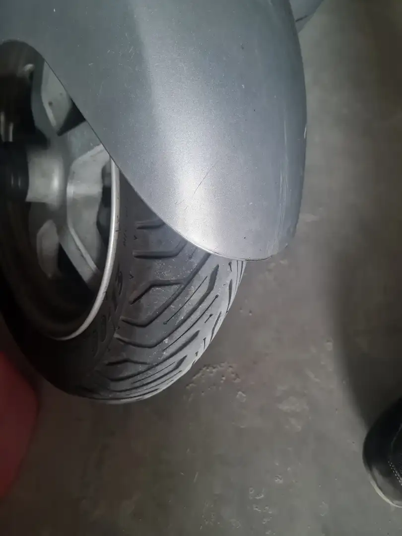 Suzuki Burgman 400 Серебристый - 2