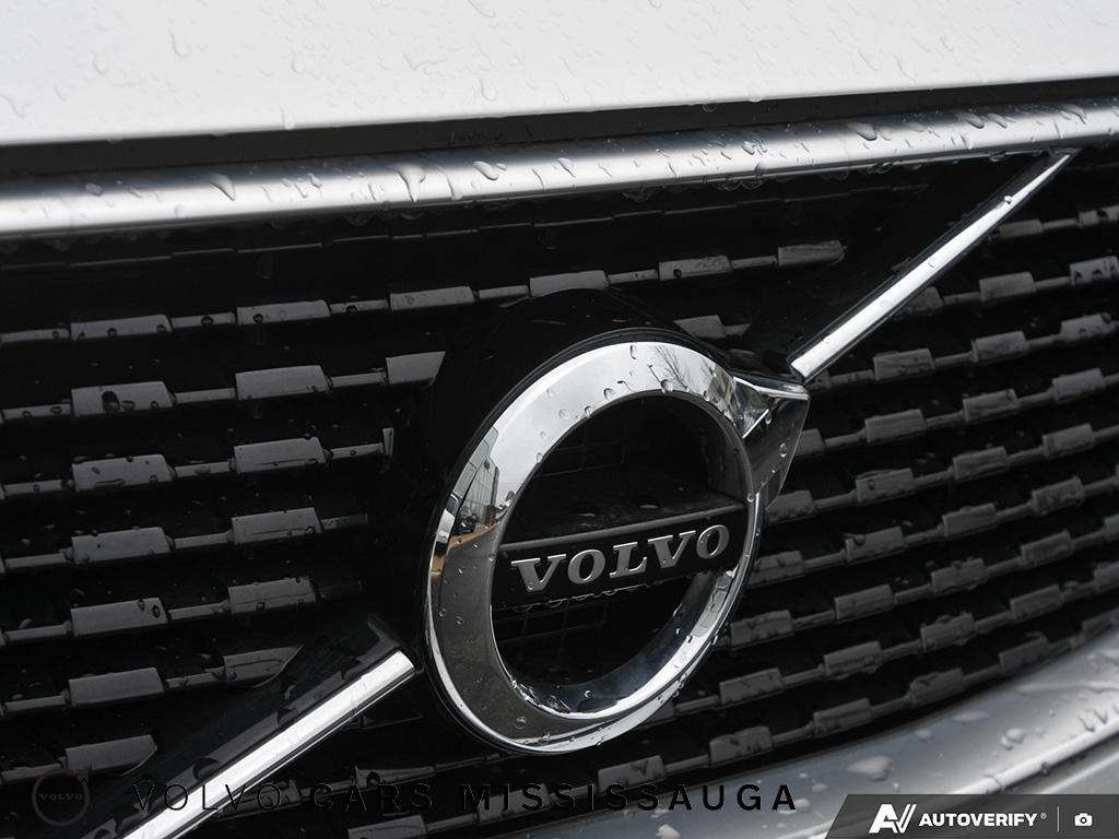 2018 Volvo XC90 T6 R-Design thumb 9
