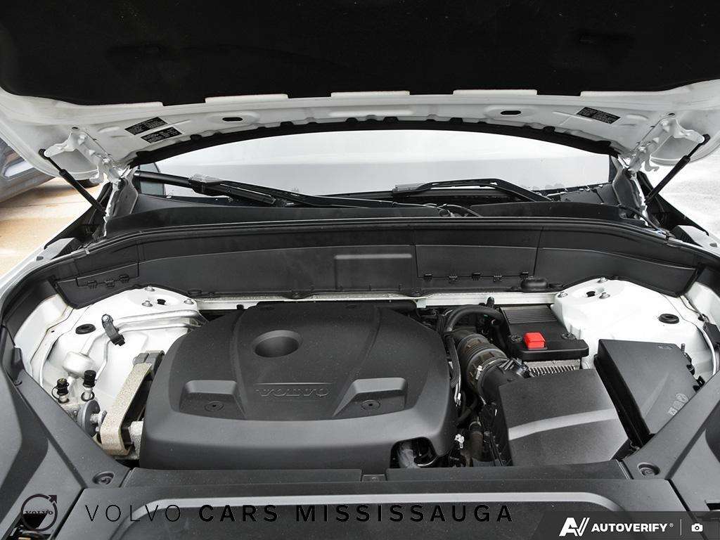 2018 Volvo XC90 T6 R-Design thumb 8