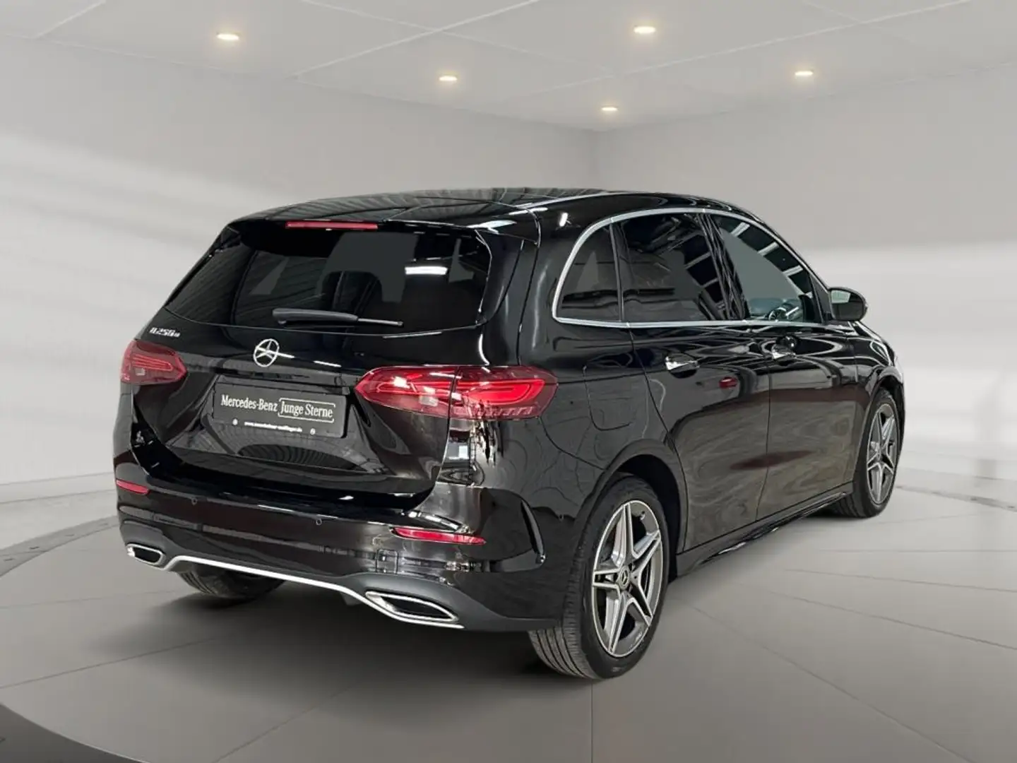 Mercedes-Benz B 250 e AMG+MBUX+MBeam+Fahrassist+AHK+Pano+SHD Schwarz - 2
