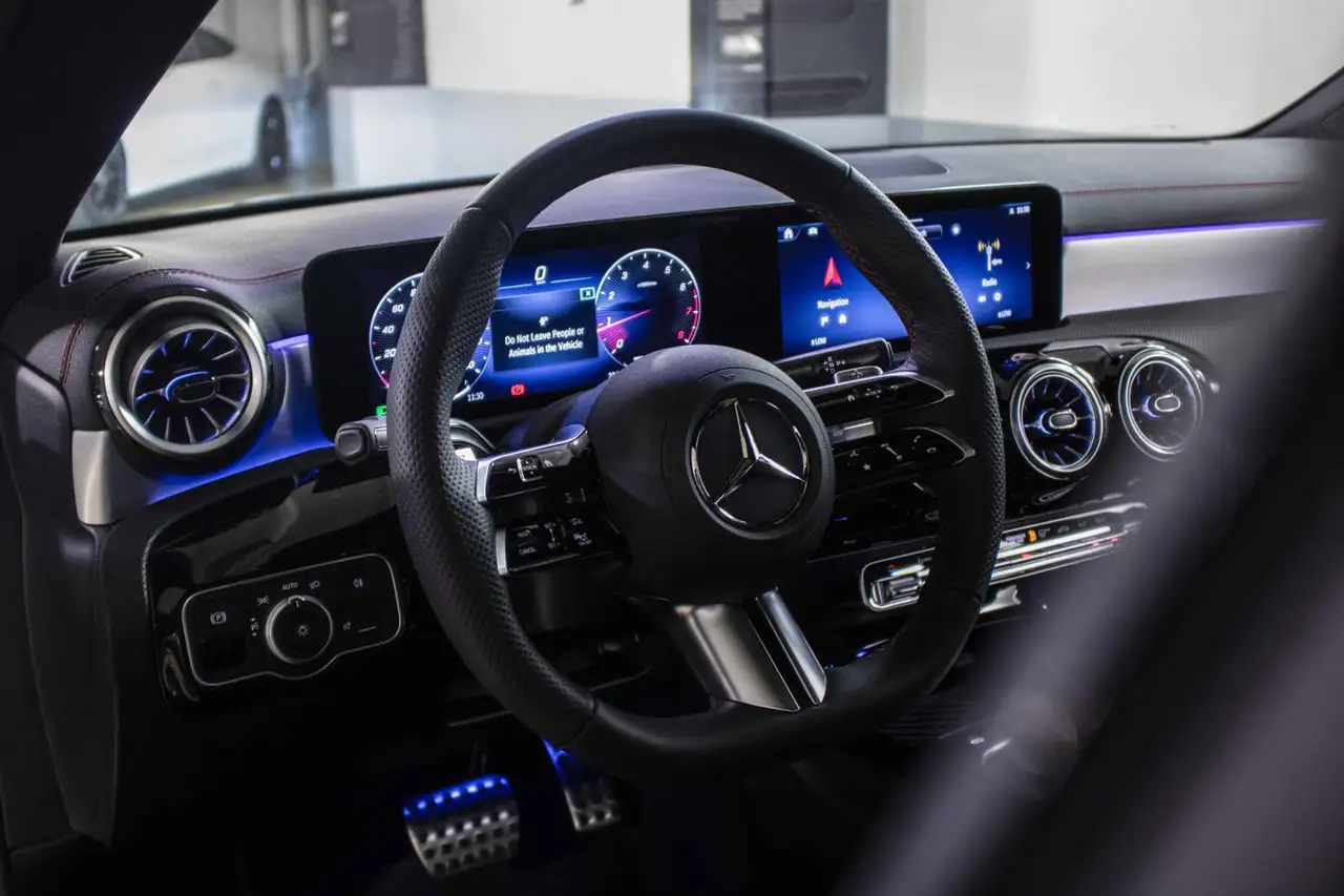 Mercedes-Benz CLA снимка Mercedes-Benz CLA