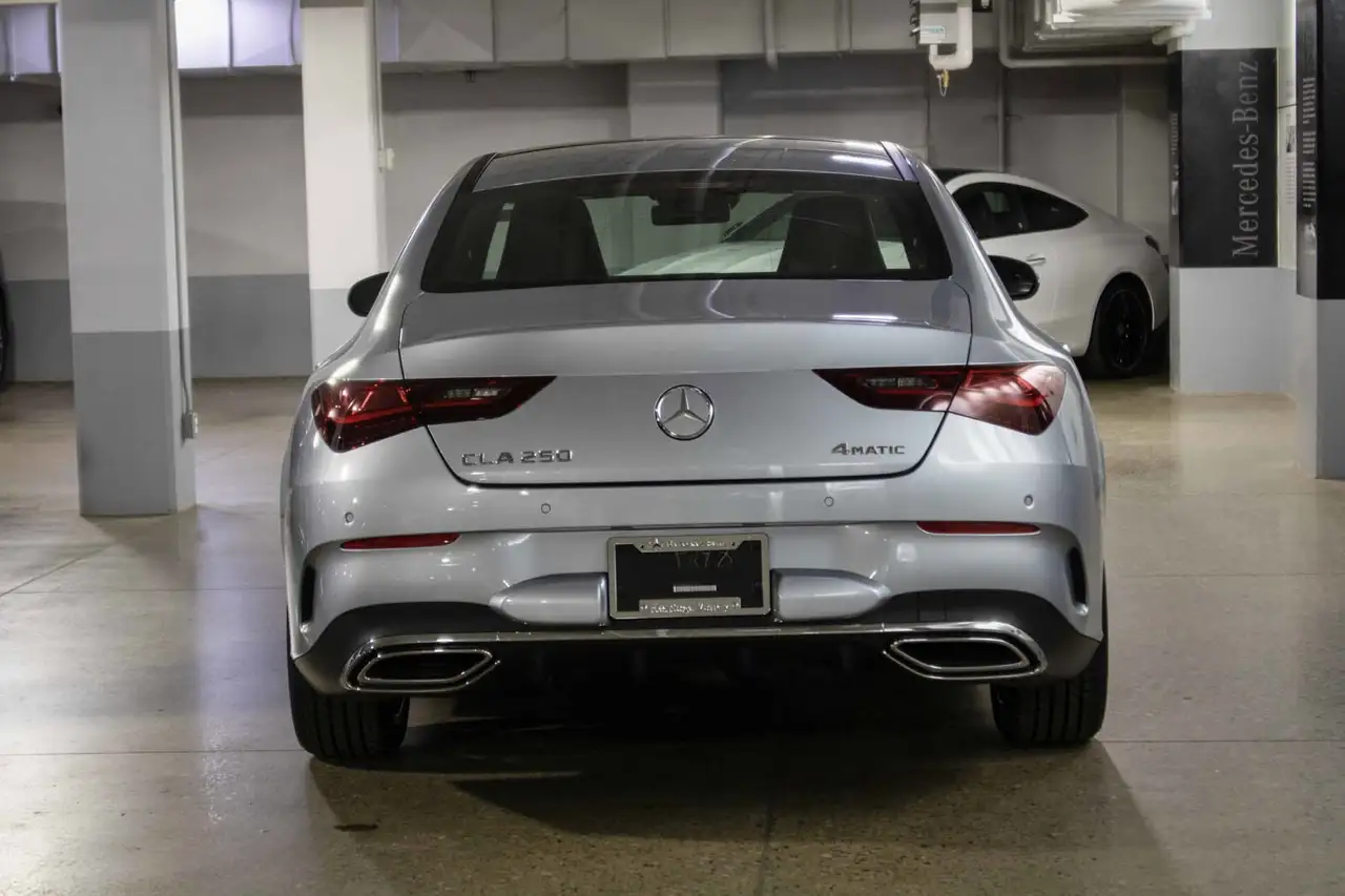 Mercedes-Benz CLA снимка Mercedes-Benz CLA
