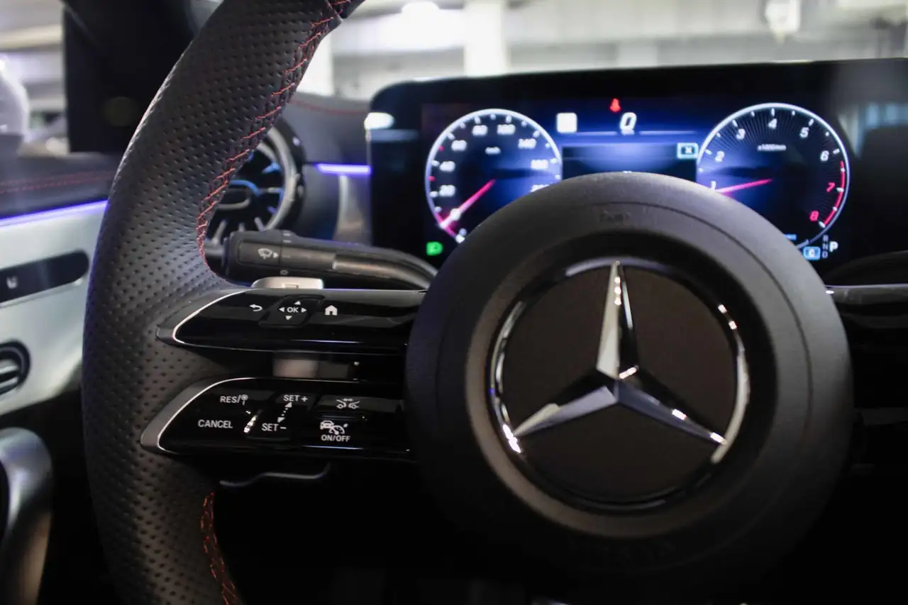 Mercedes-Benz CLA снимка Mercedes-Benz CLA