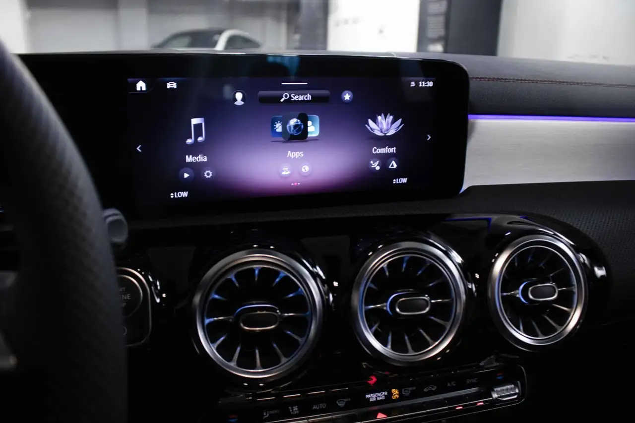 Mercedes-Benz CLA снимка Mercedes-Benz CLA