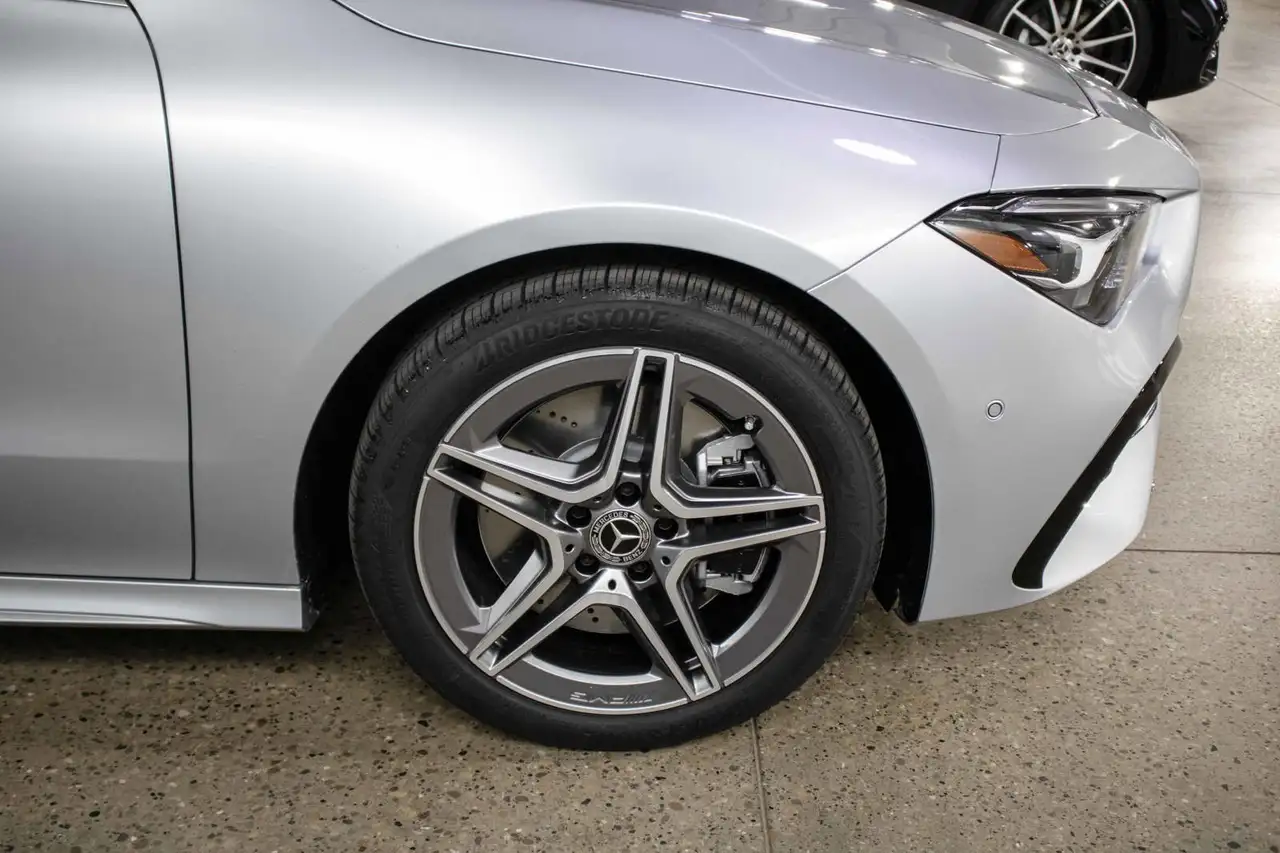 Mercedes-Benz CLA снимка Mercedes-Benz CLA