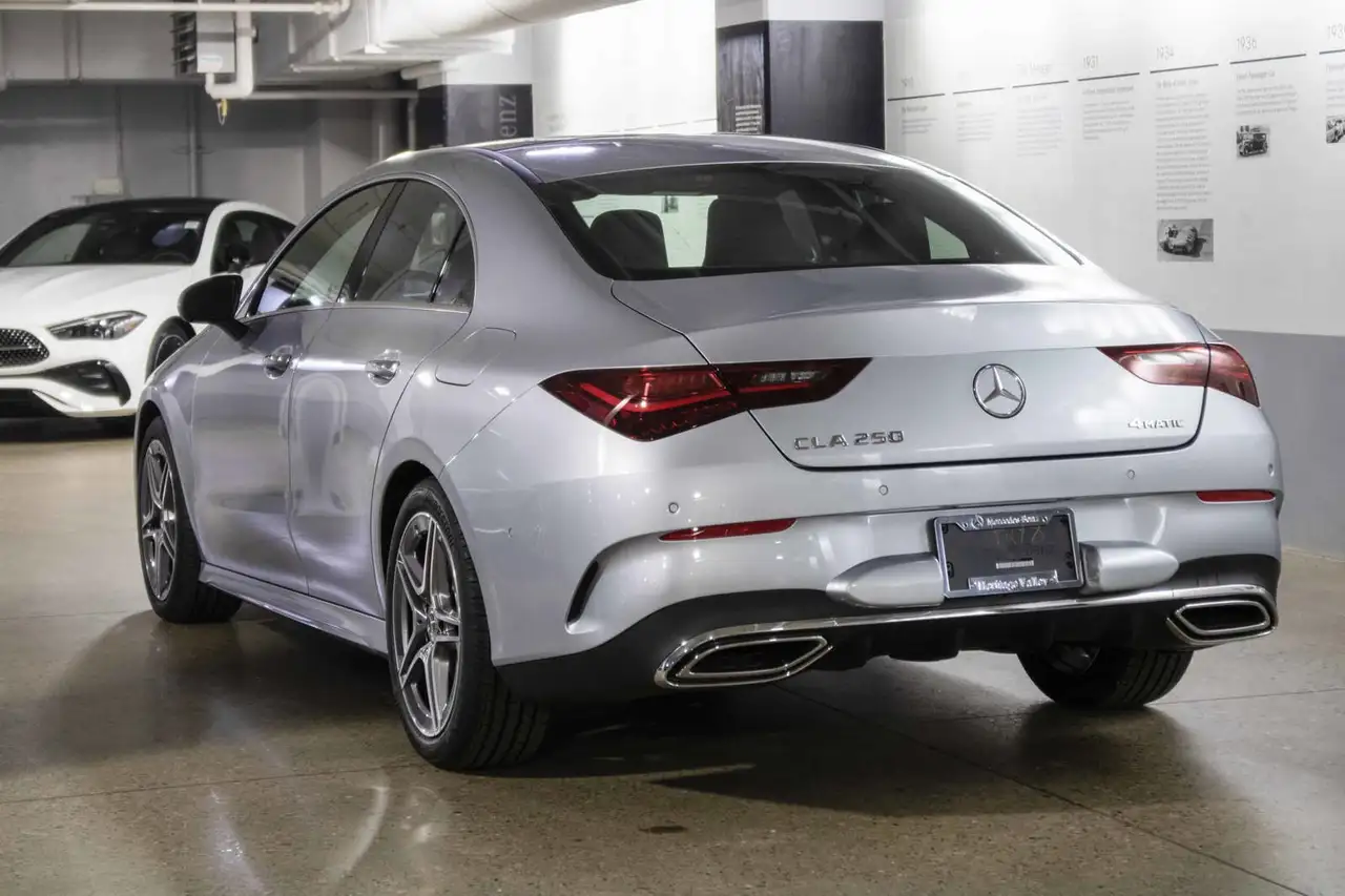 Mercedes-Benz CLA снимка Mercedes-Benz CLA