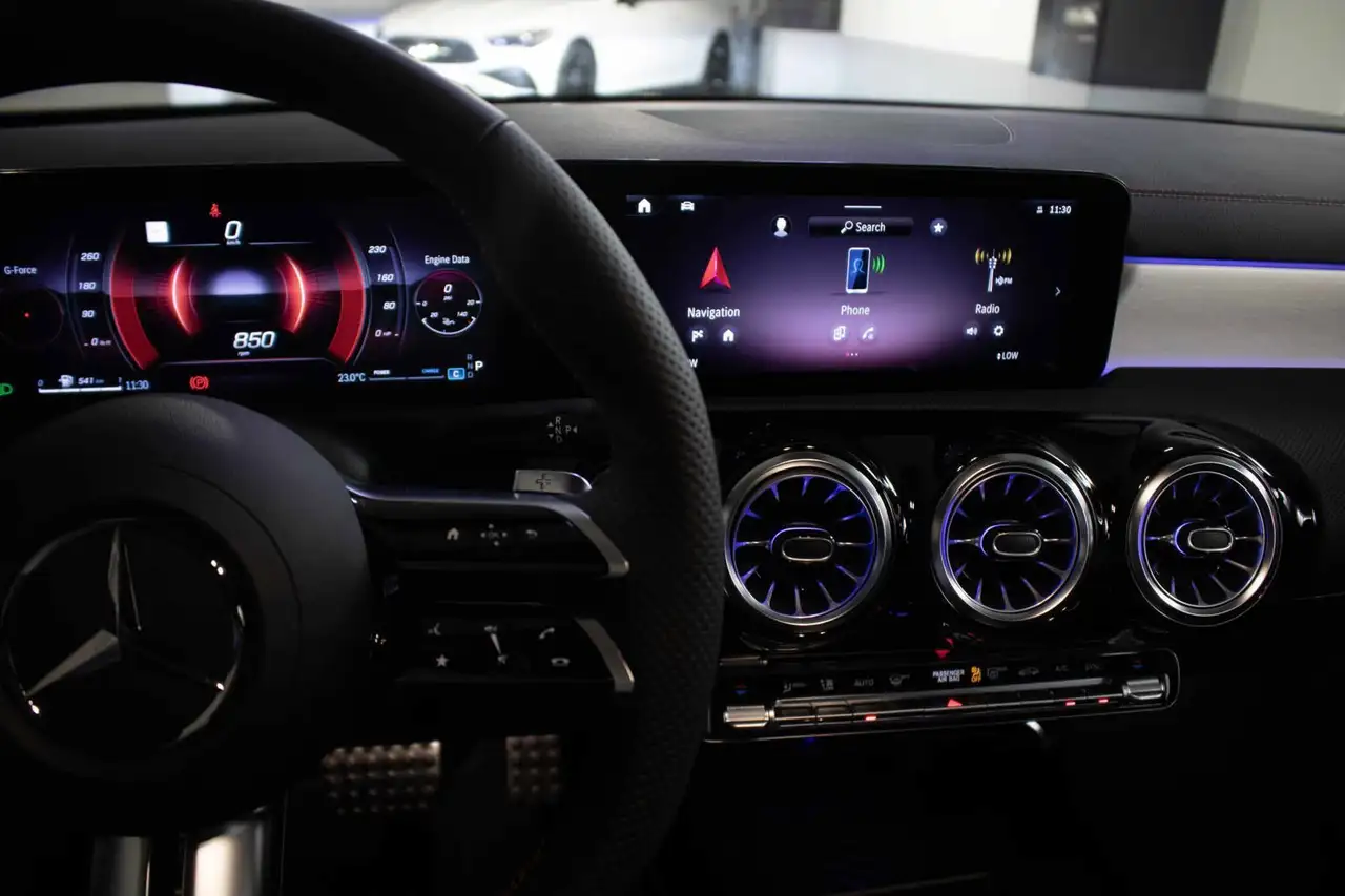 Mercedes-Benz CLA снимка Mercedes-Benz CLA